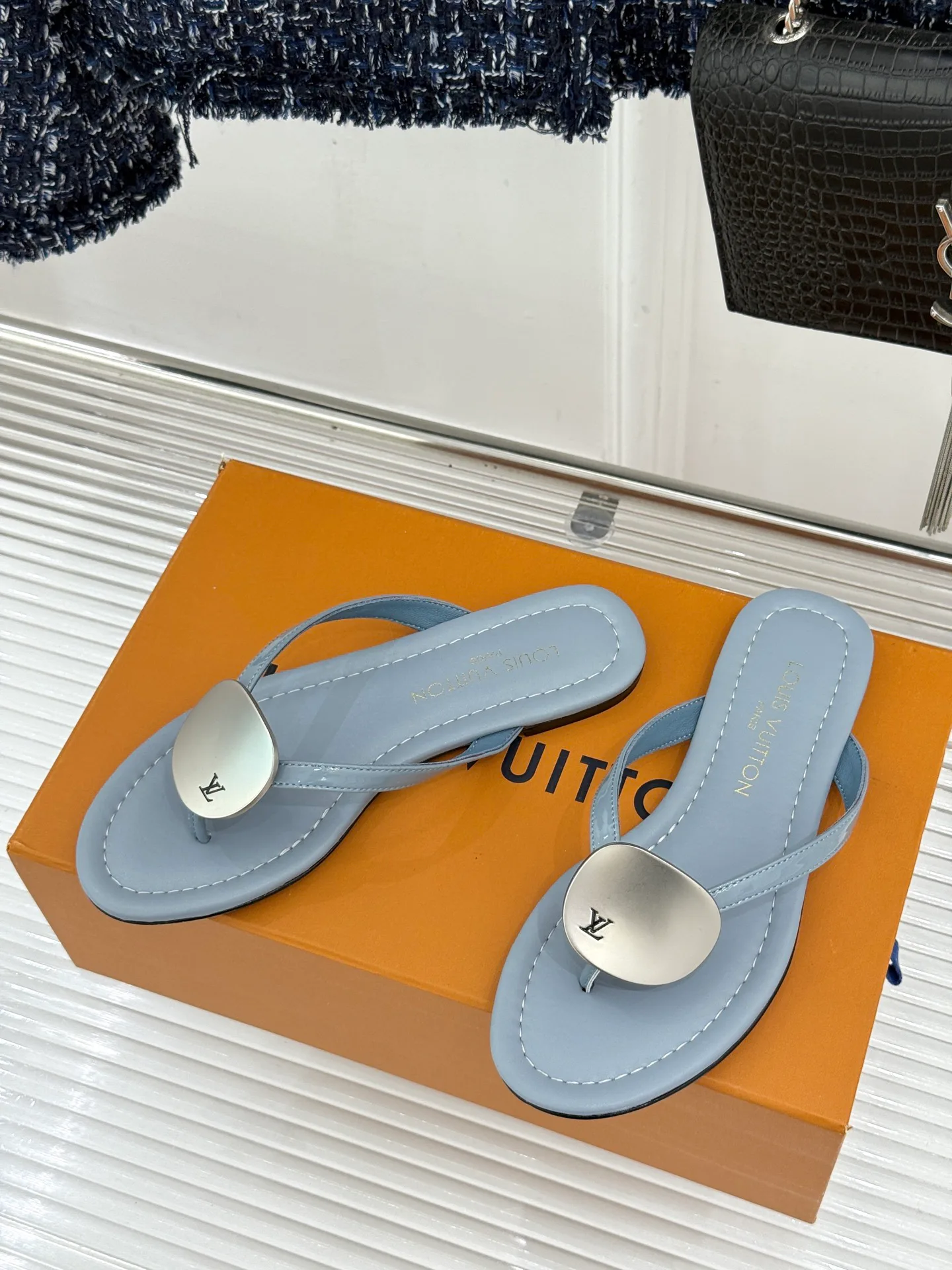 Women's Flip-Flops LOUIS VUITTON 17596992