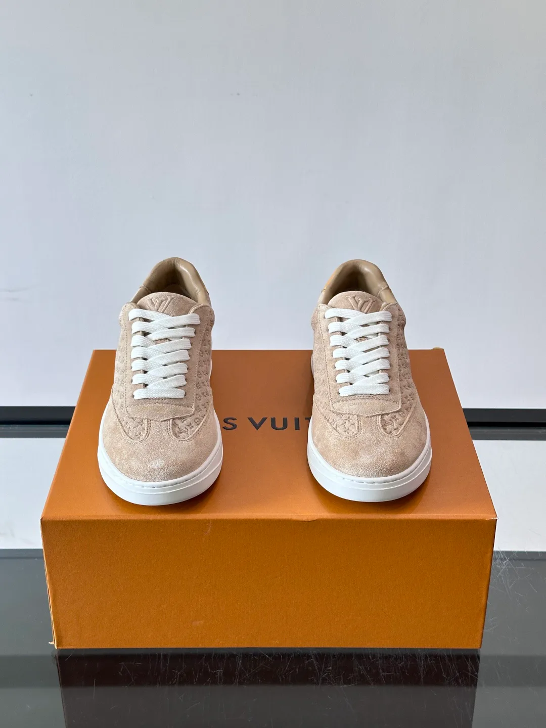Men's Sneakers LOUIS VUITTON 17646125