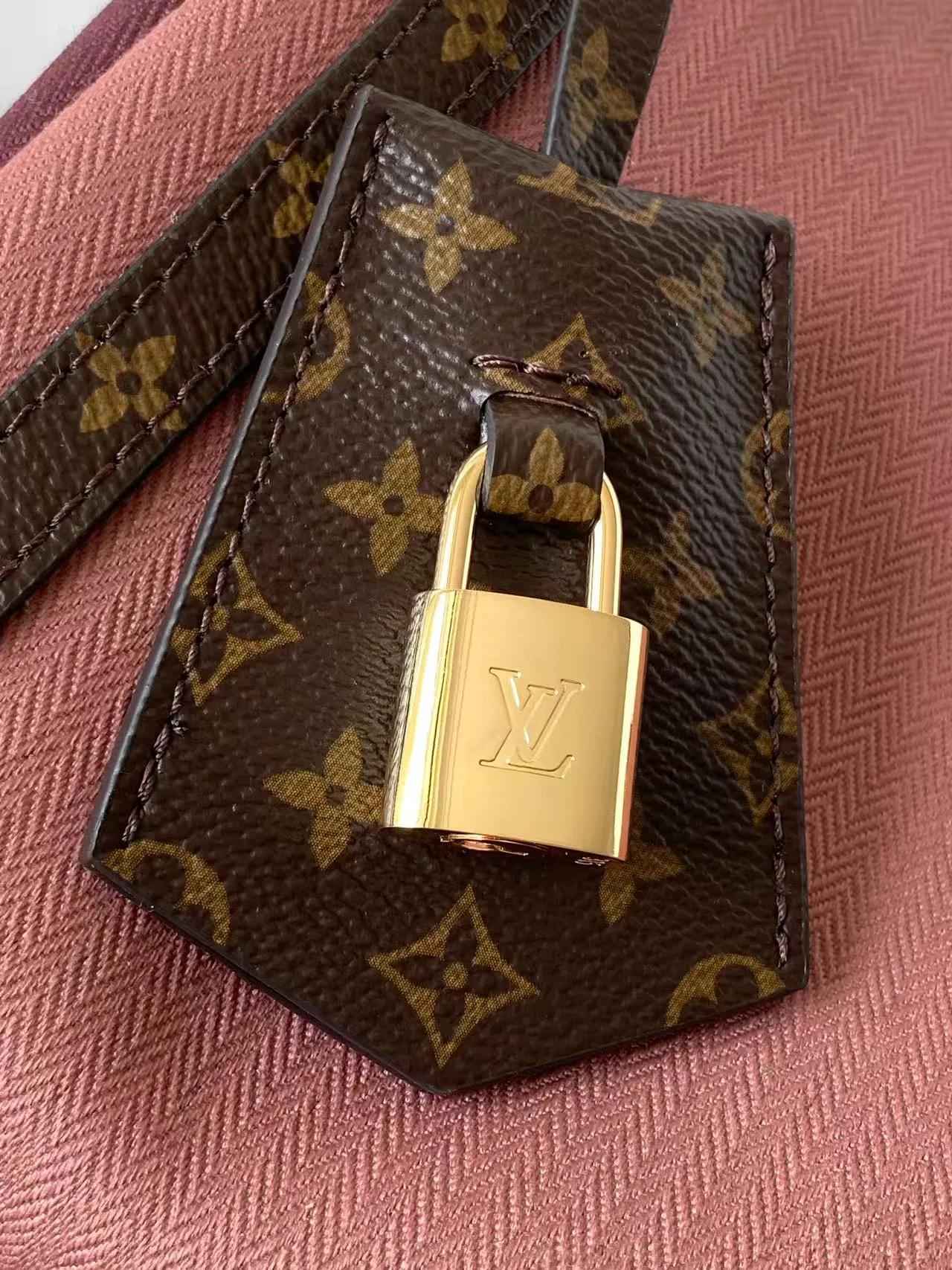 Women's Classic Handbags LOUIS VUITTON 17948736