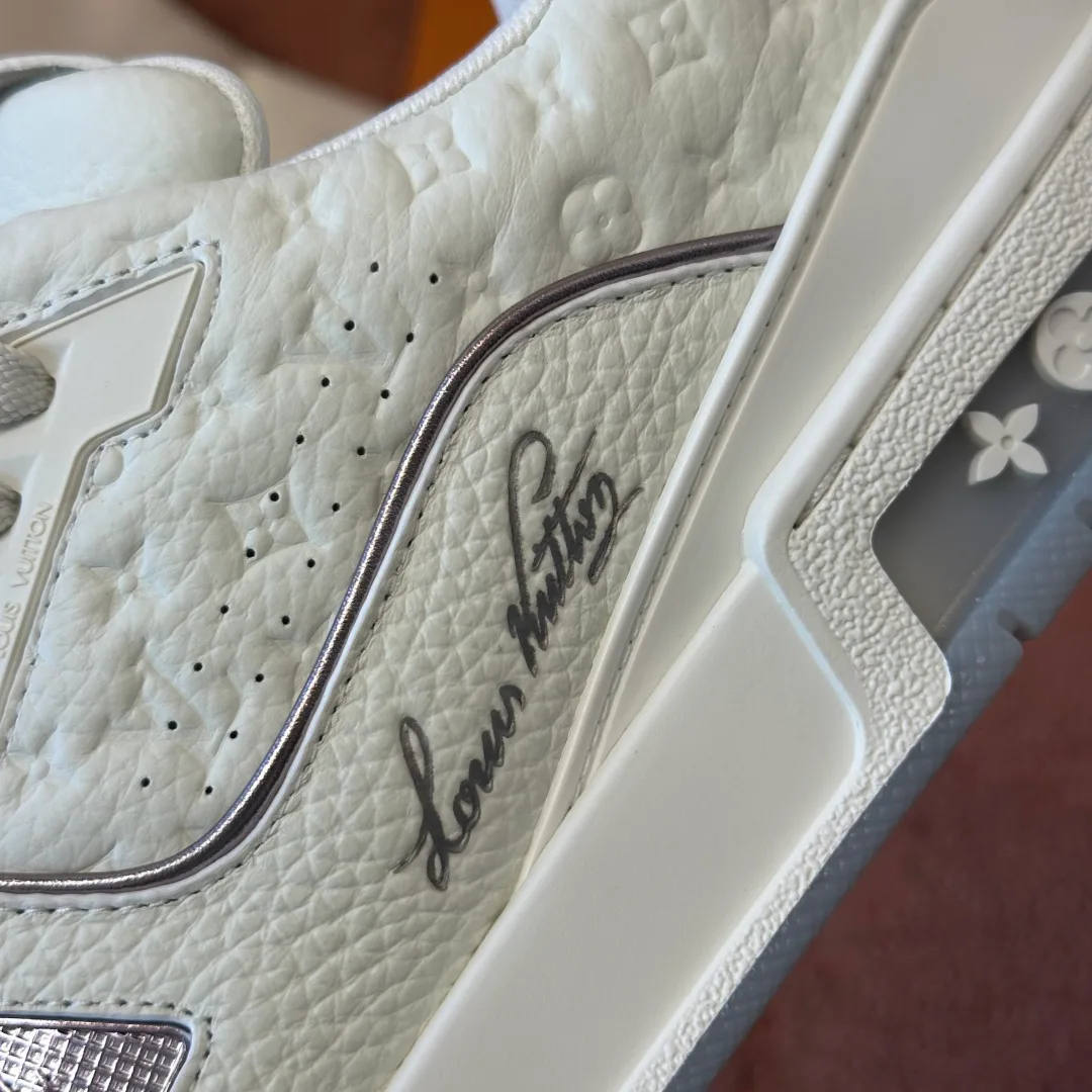 Men's Sneakers LOUIS VUITTON 18039899