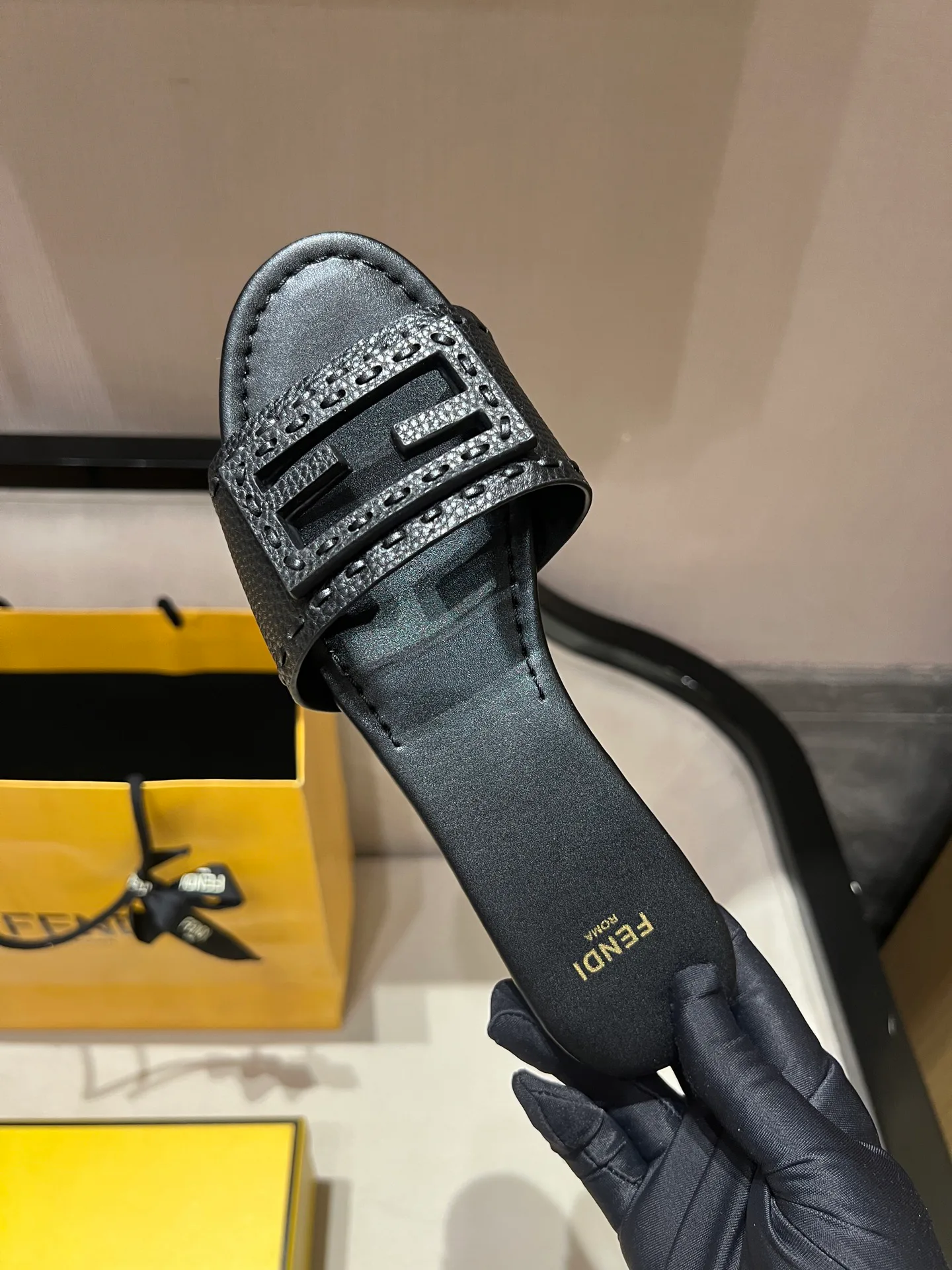Women's Flip-Flops FENDI 17594293