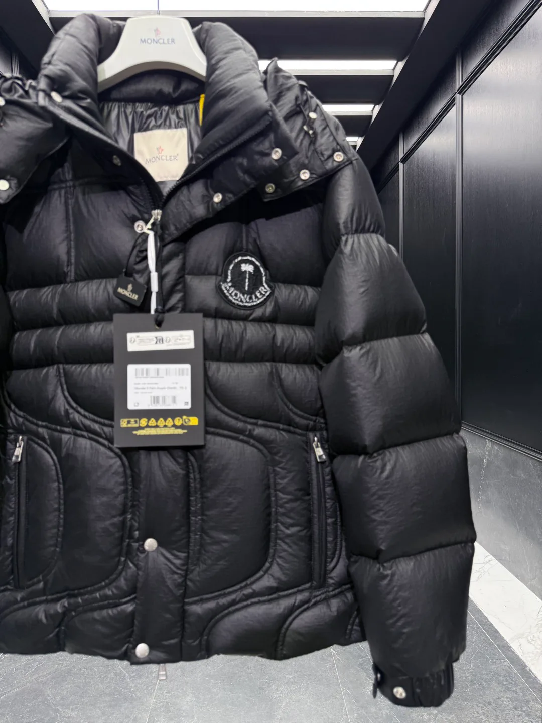 Women's Jackets And Down Jackets MONCLER 18007707