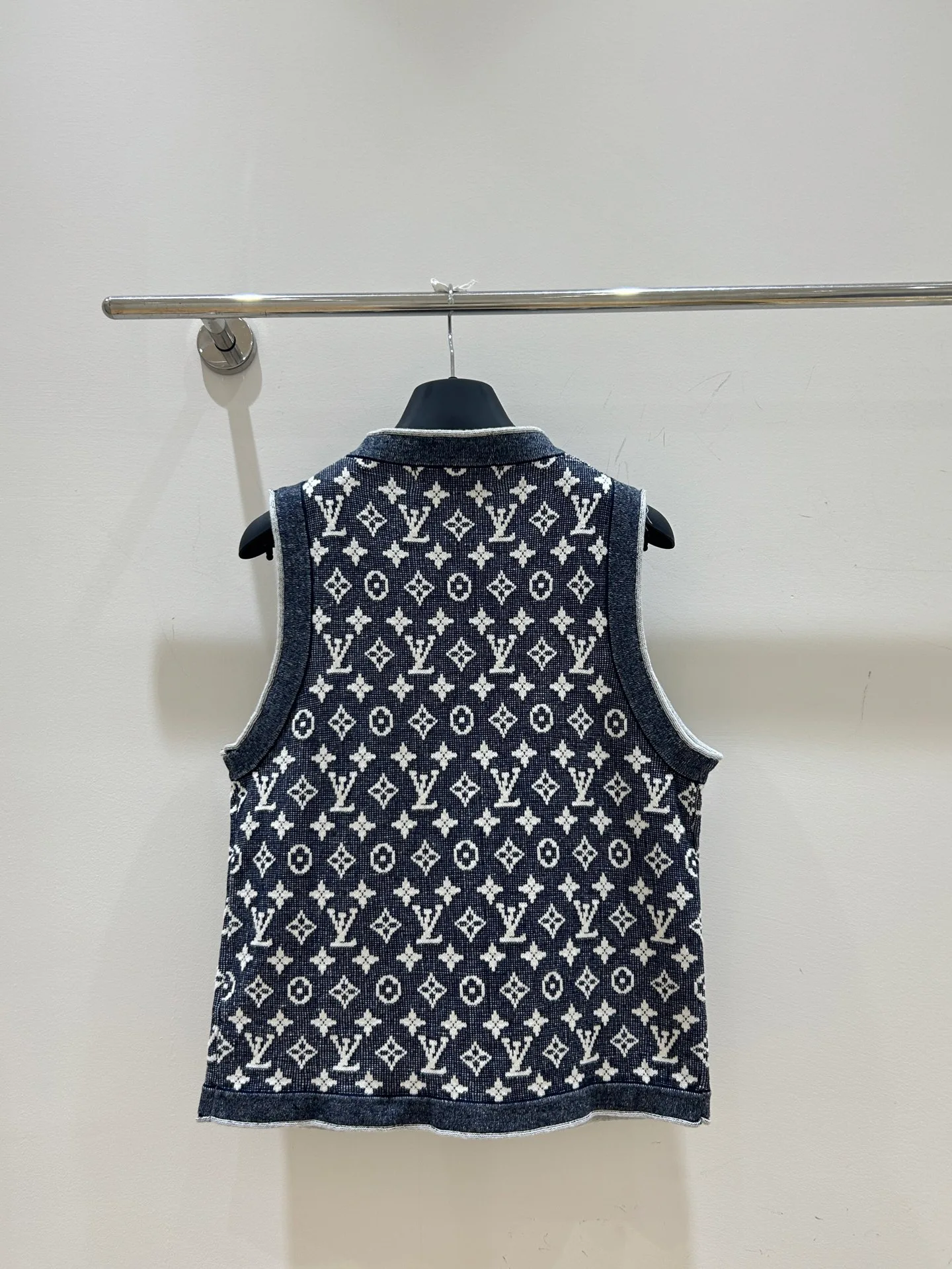 Women's Vests LOUIS VUITTON 18097082