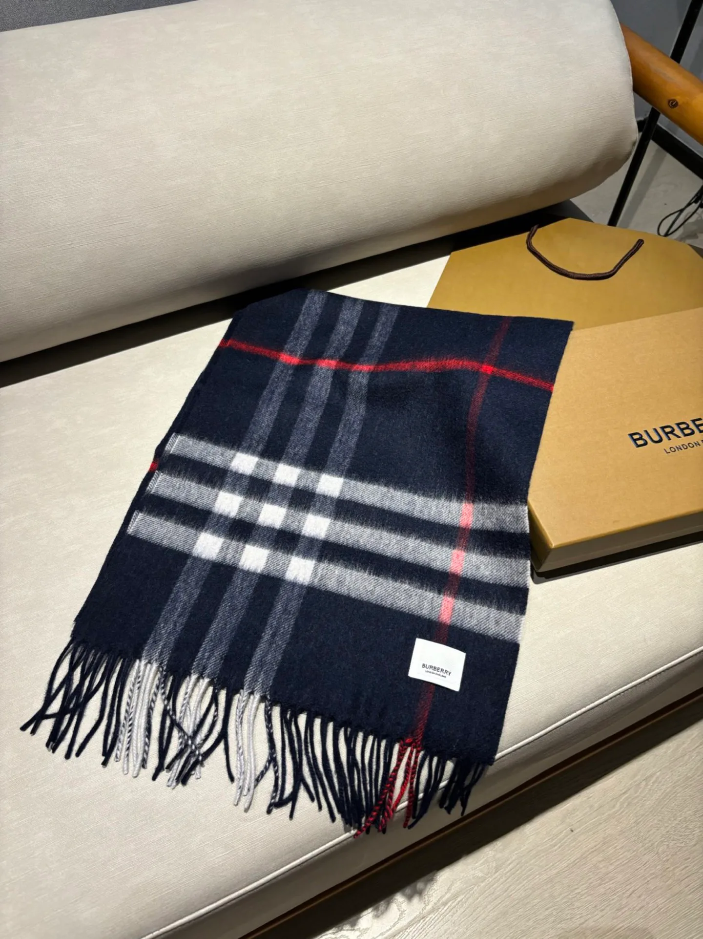 Scarves BURBERRY 18507482