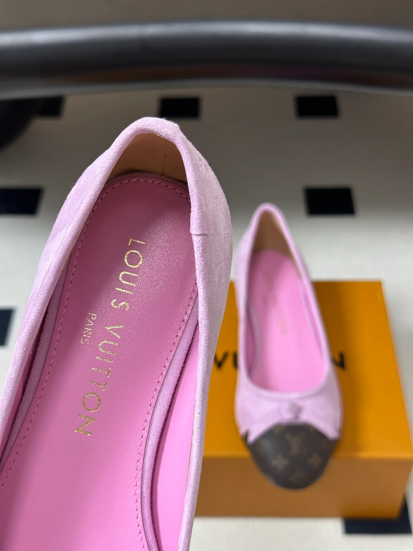 Women's Ballet Flats LOUIS VUITTON 18049408