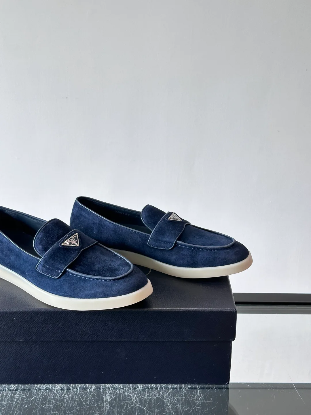 Men's Loafers And Dress Shoes PRADA 18102309