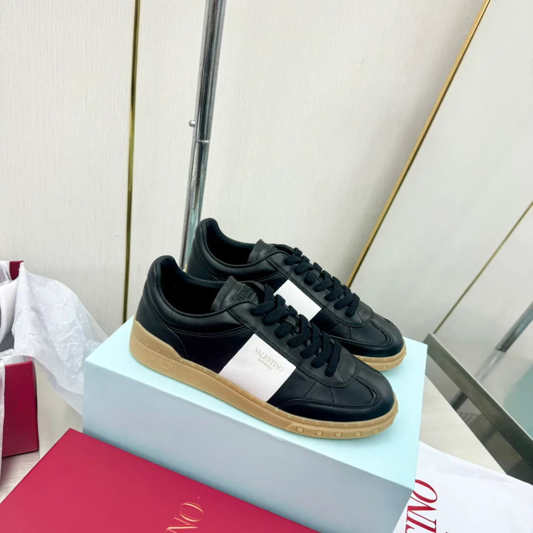 Women's Sneakers VALENTINO 17955033