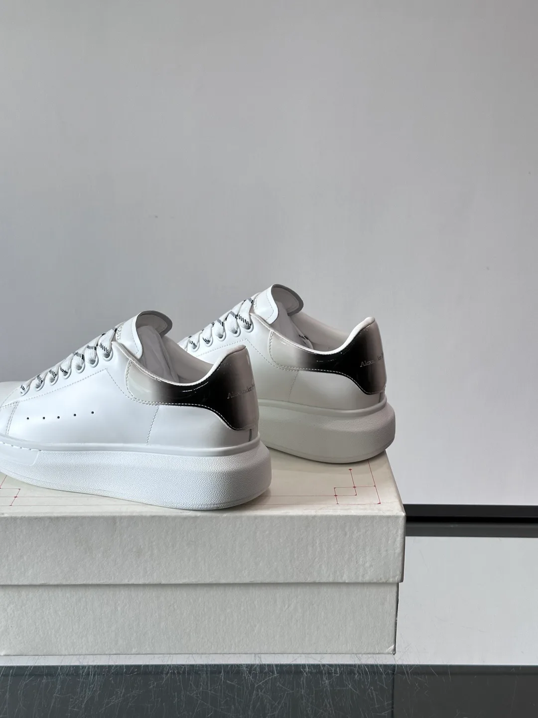 Women's Sneakers ALEXANDER MCQUEEN 17799785