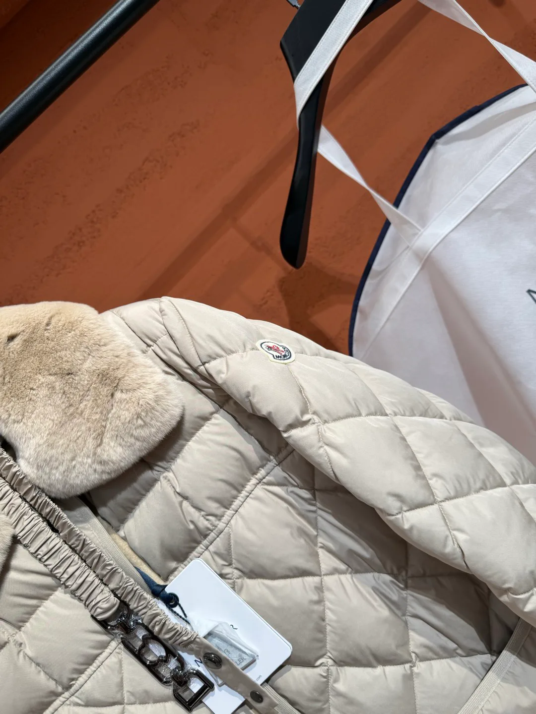 Women's Jackets And Down Jackets MONCLER 18387756