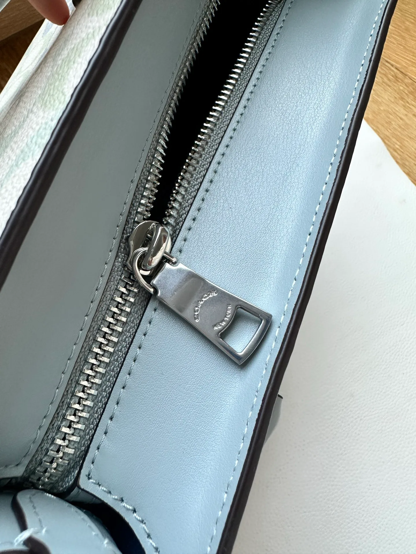 Women's Classic Handbags COACH 17960977