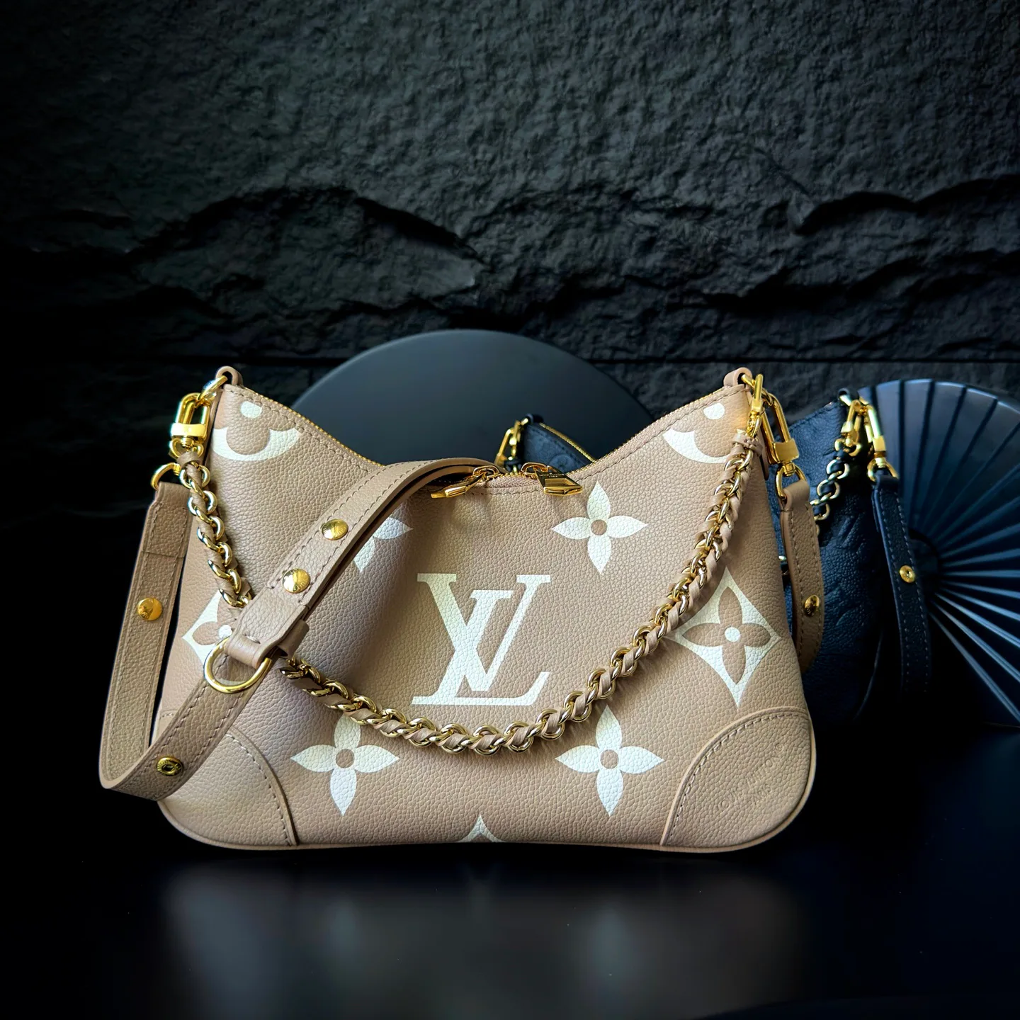 Women's Classic Handbags LOUIS VUITTON 17906952