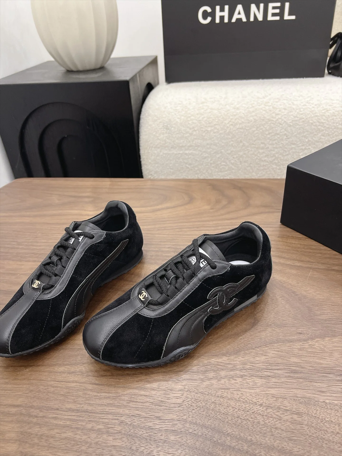Women's Sneakers CHANEL 17963932