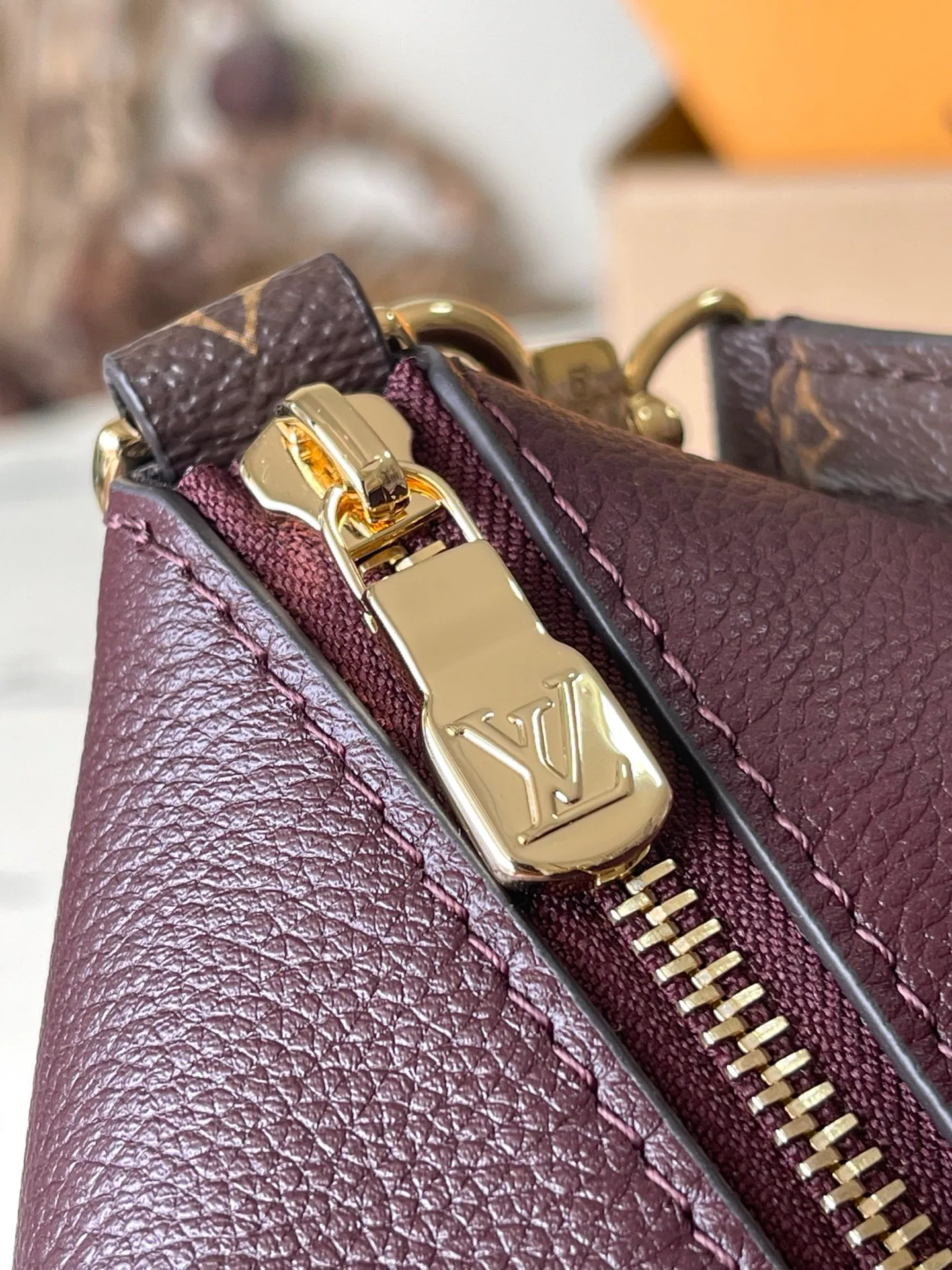Women's Classic Handbags LOUIS VUITTON 18491328