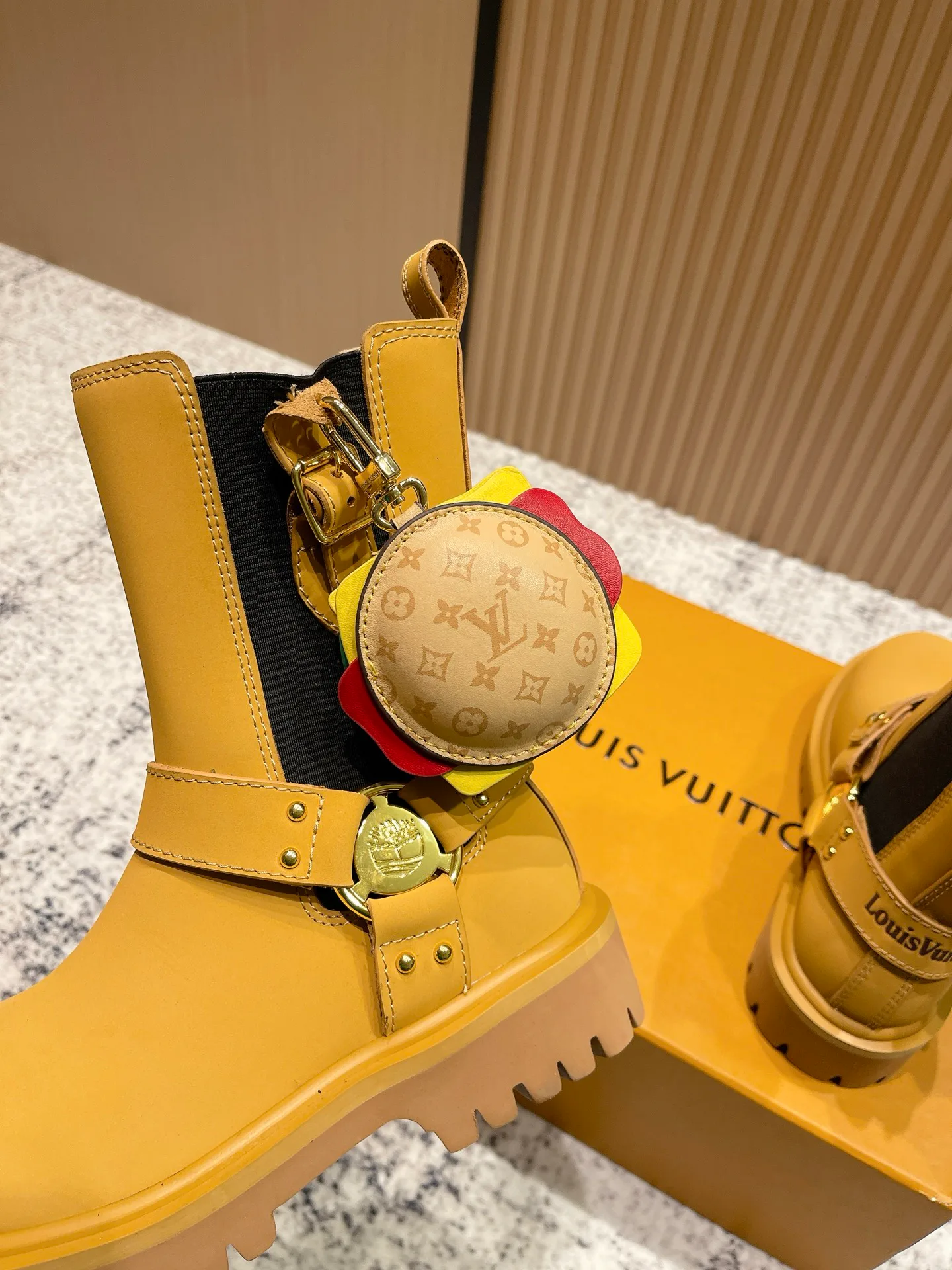 Ботинки Женские Louis Vuitton 18618958