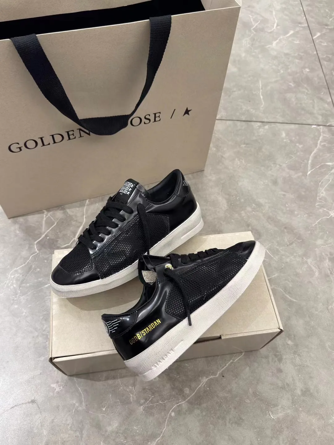 Women's Sneakers GOLDEN GOOSE 18265589