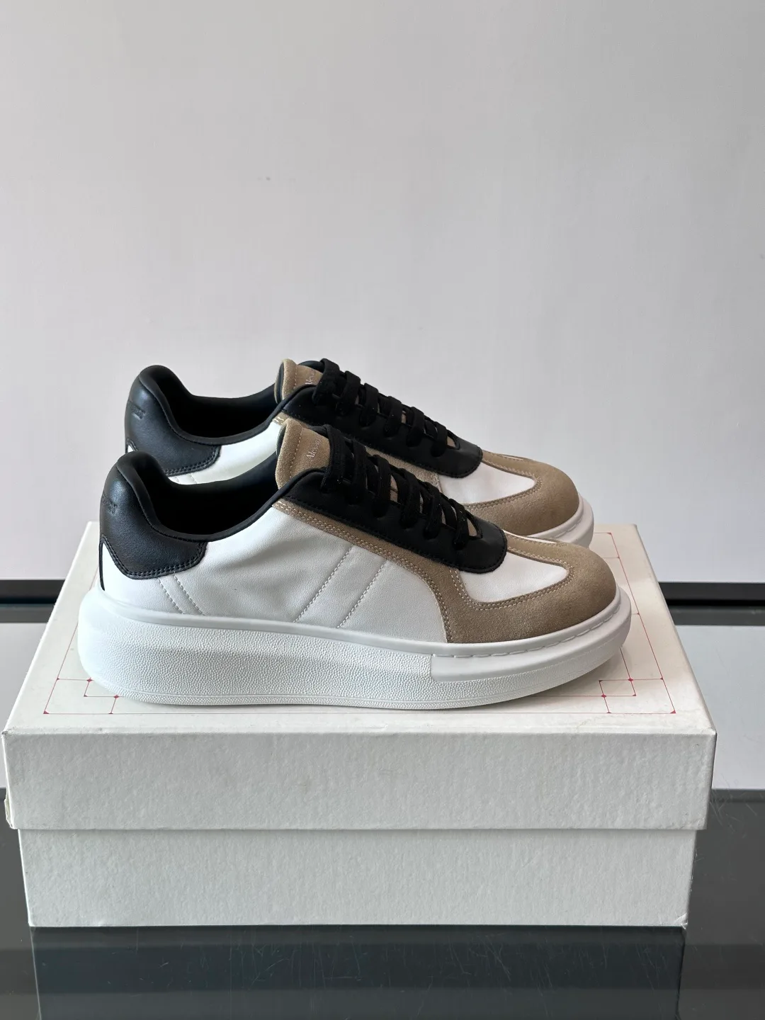 Women's Sneakers ALEXANDER MCQUEEN 17200127