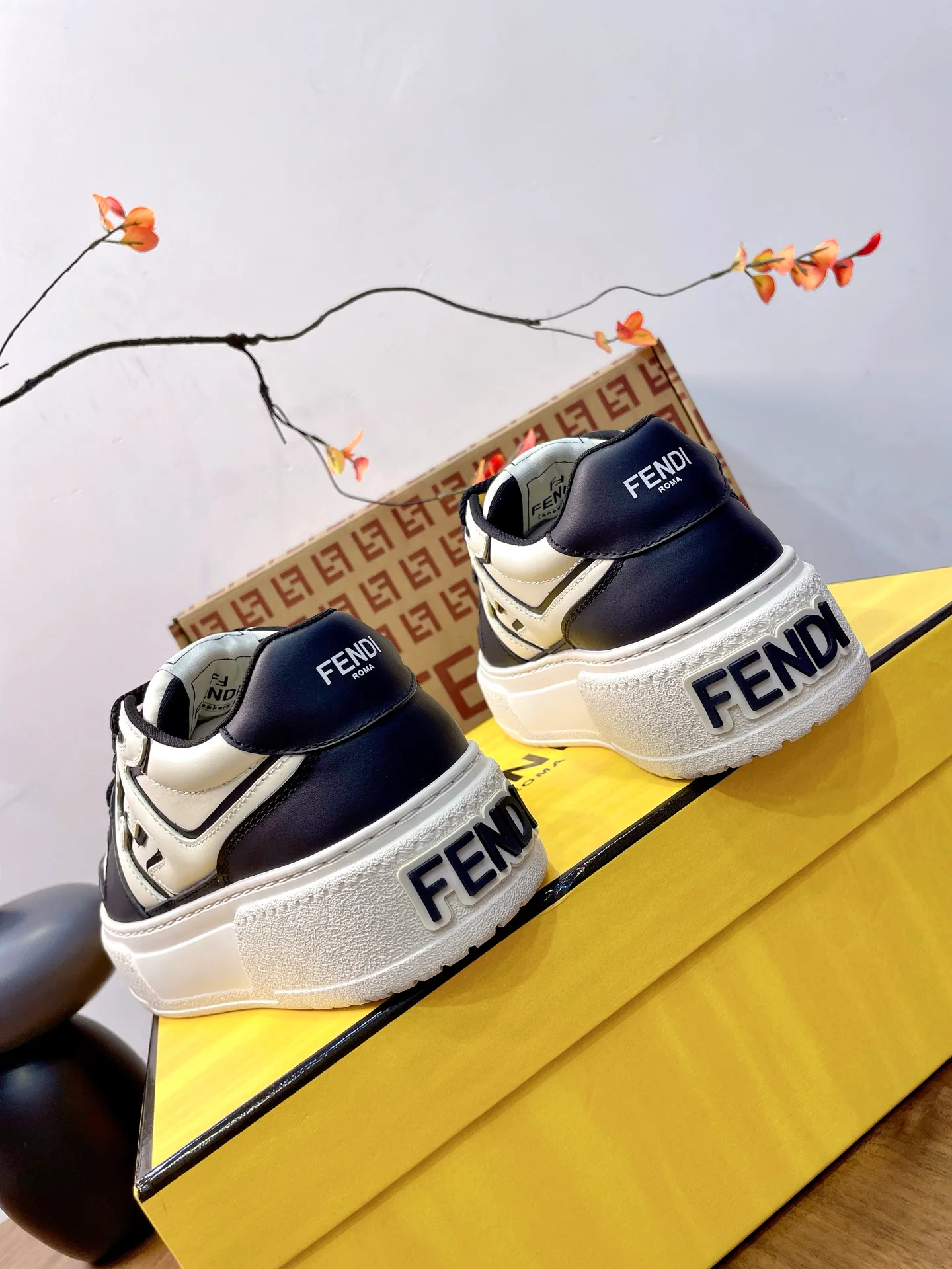 Women's Sneakers FENDI 17957335