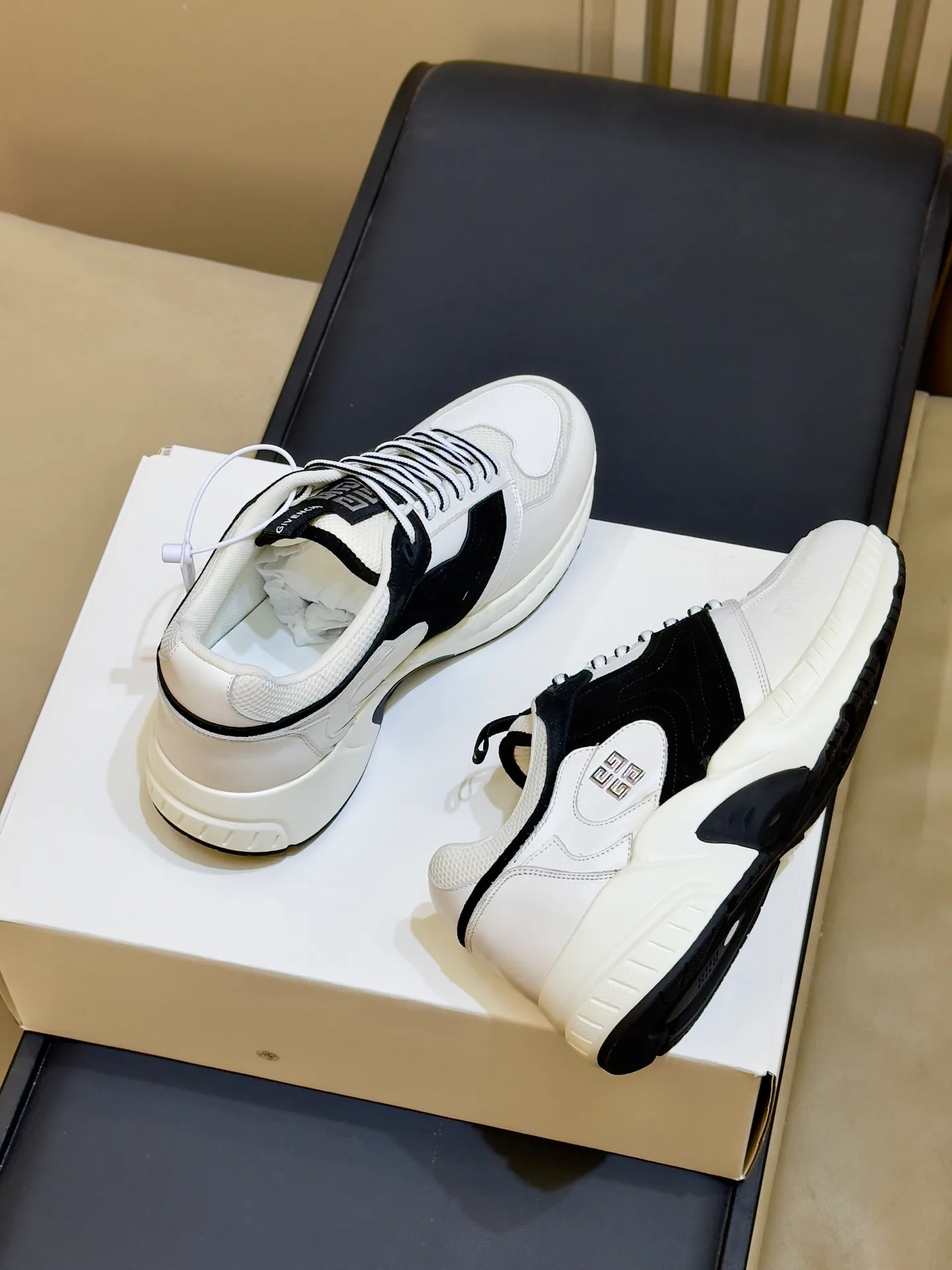 Women's Sneakers GIVENCHY 18073544