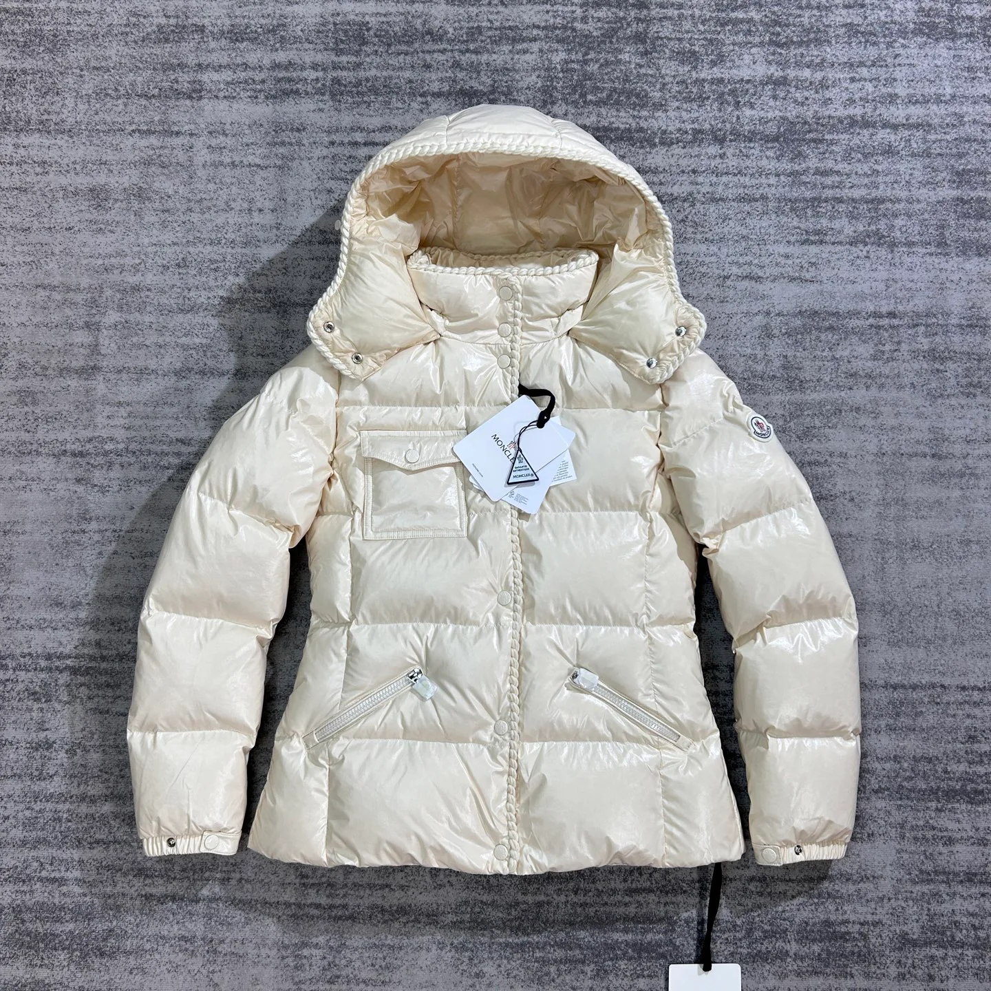 Women's Jackets And Down Jackets MONCLER 18134536