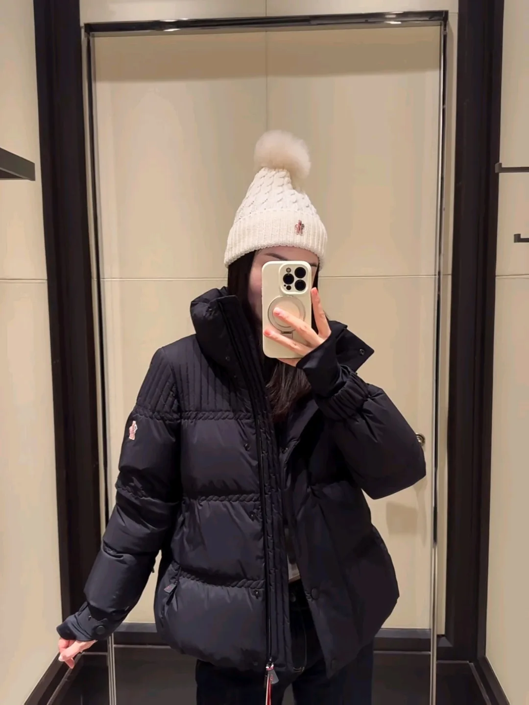 Women's Jackets And Down Jackets MONCLER 18159537
