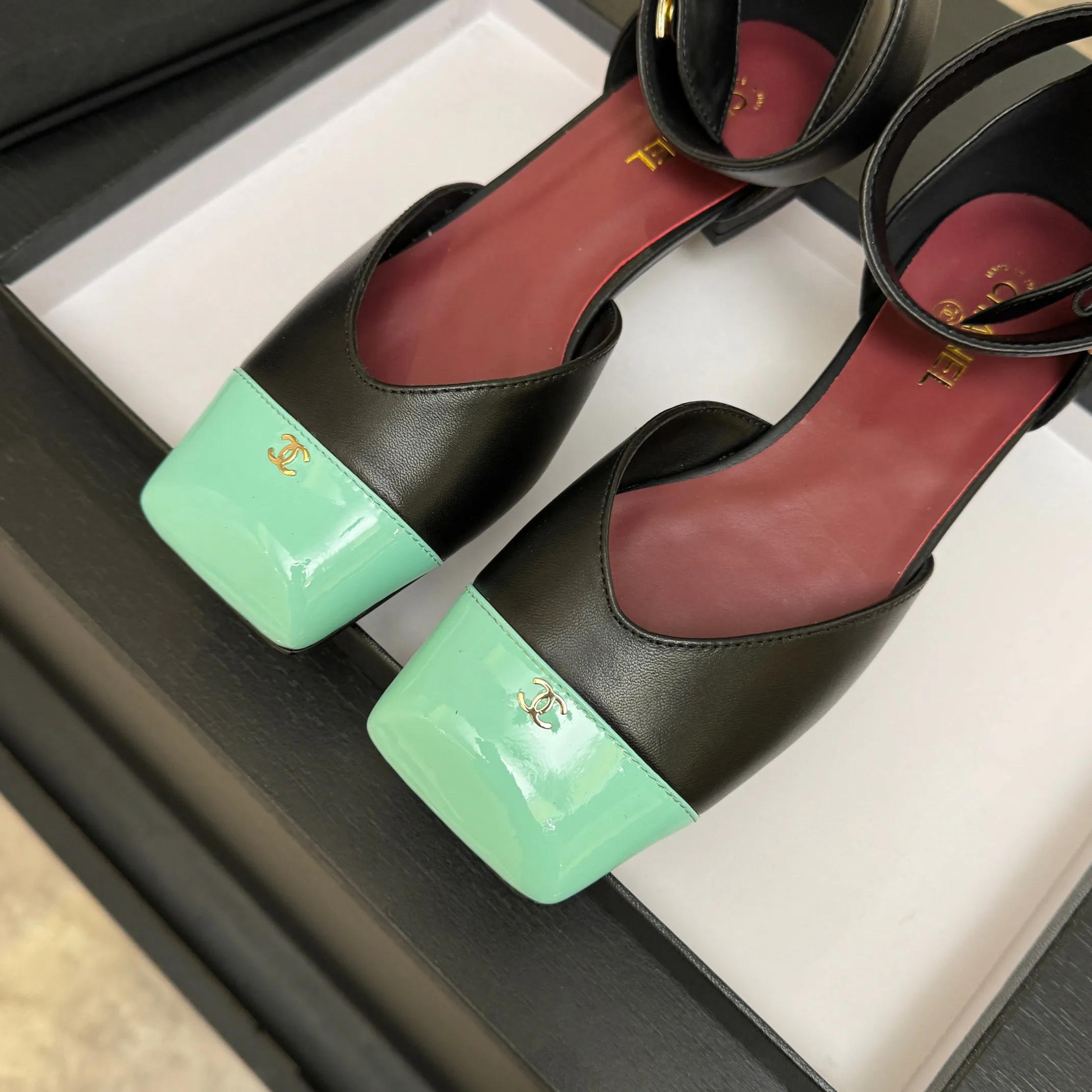 Women's Open-Toe Sandals CHANEL 18104575