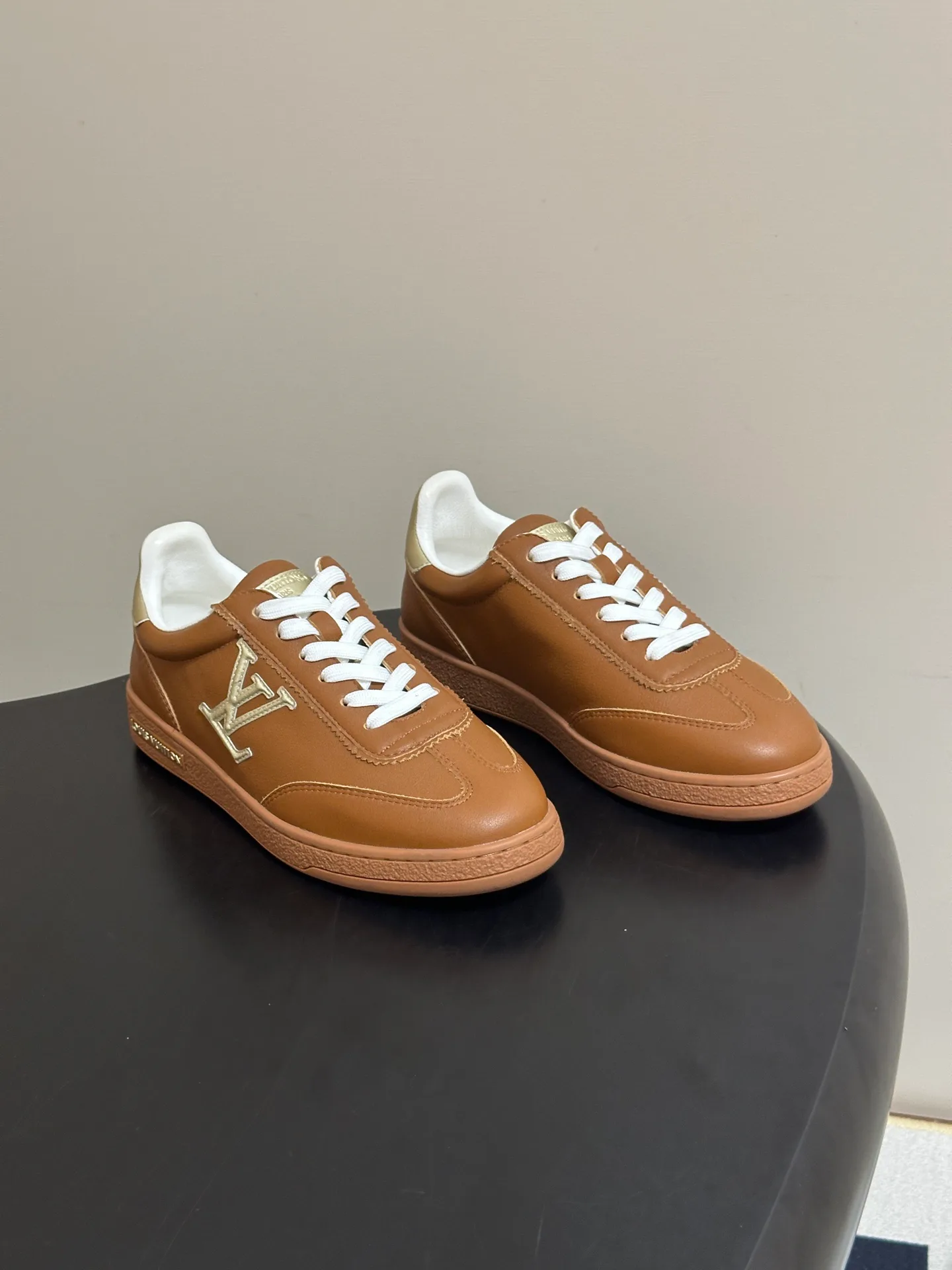Women's Sneakers LOUIS VUITTON 18340952