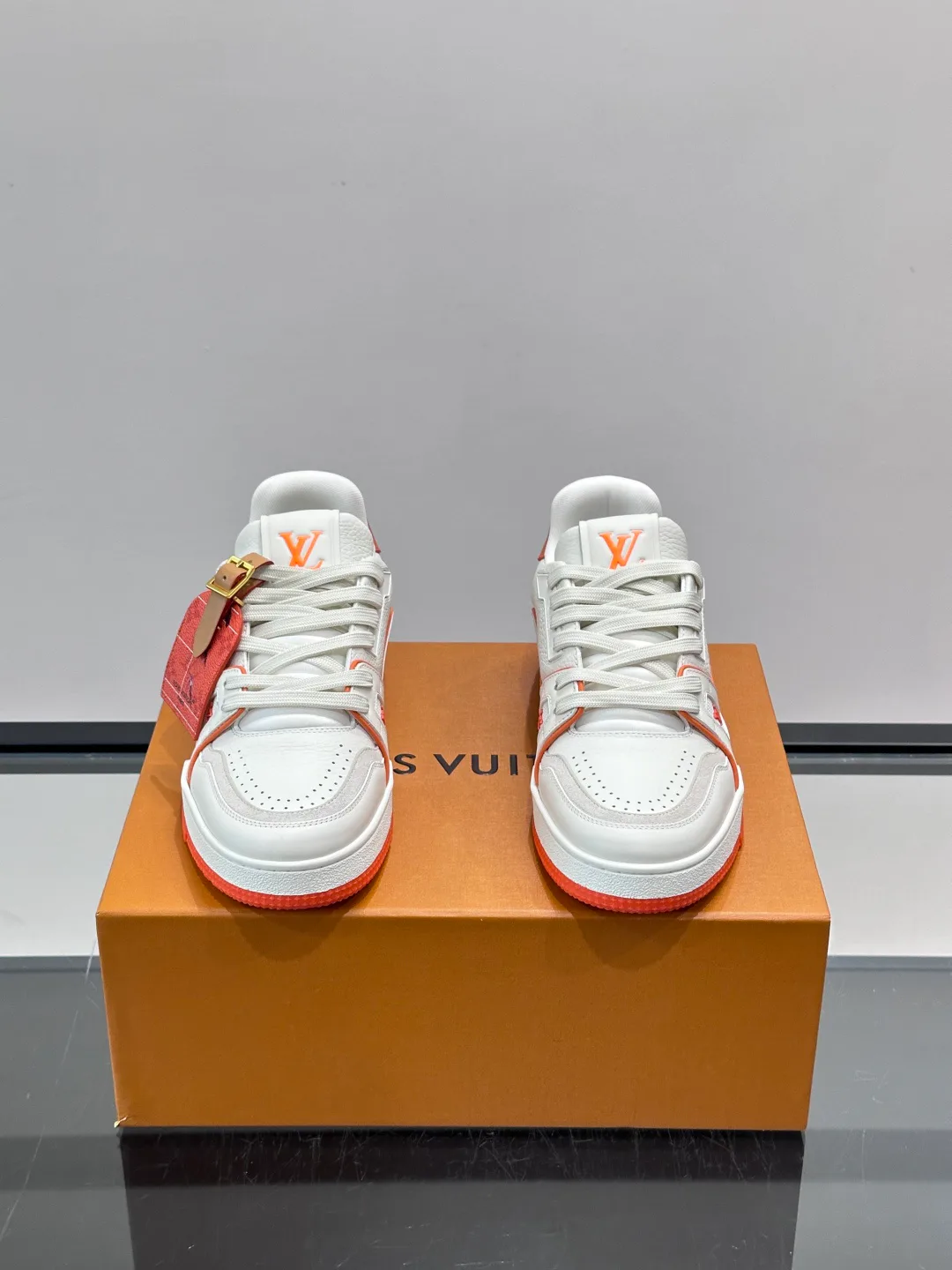 Men's Sneakers LOUIS VUITTON 17806087