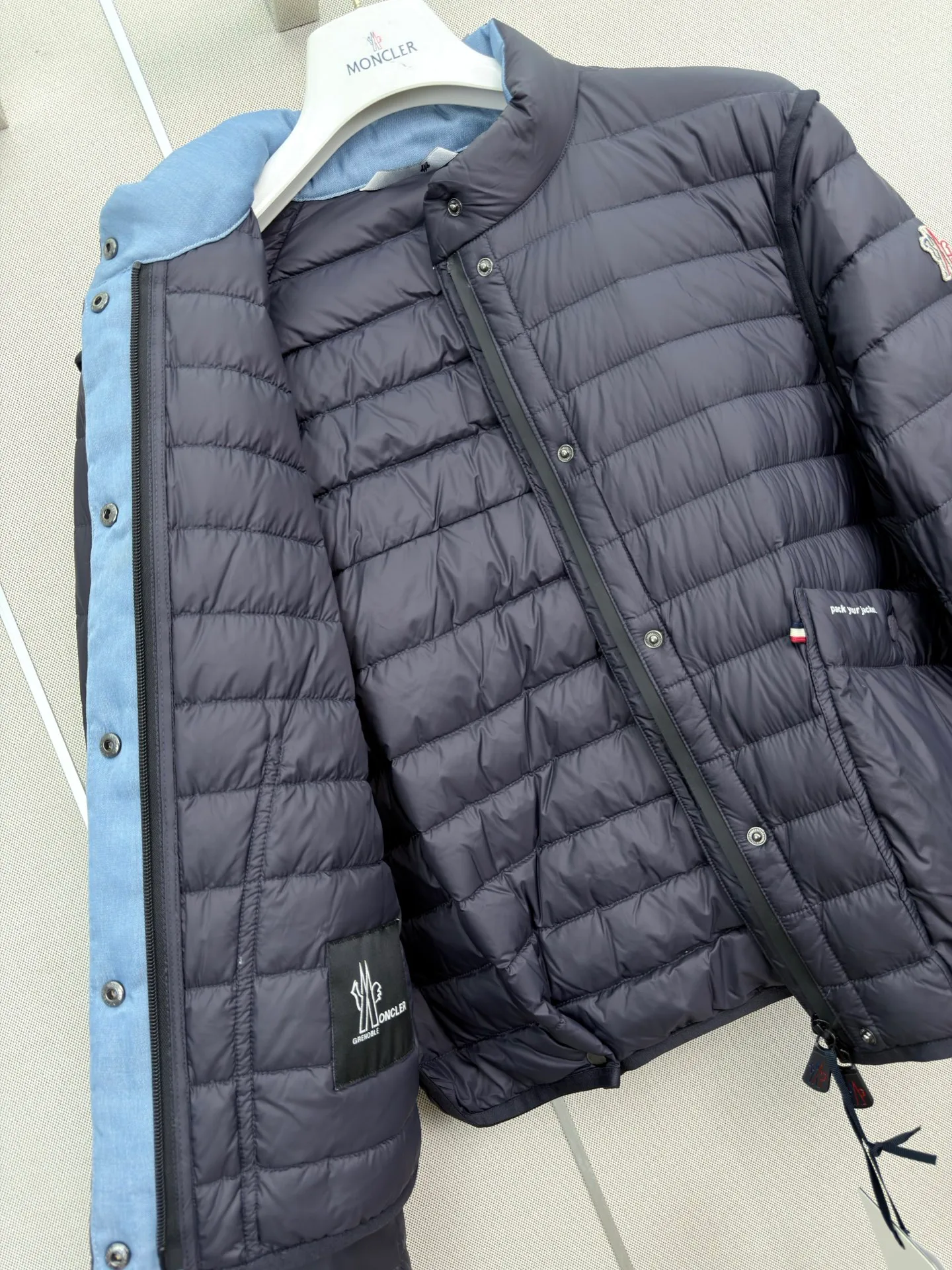 Women's Jackets And Down Jackets MONCLER 17919452