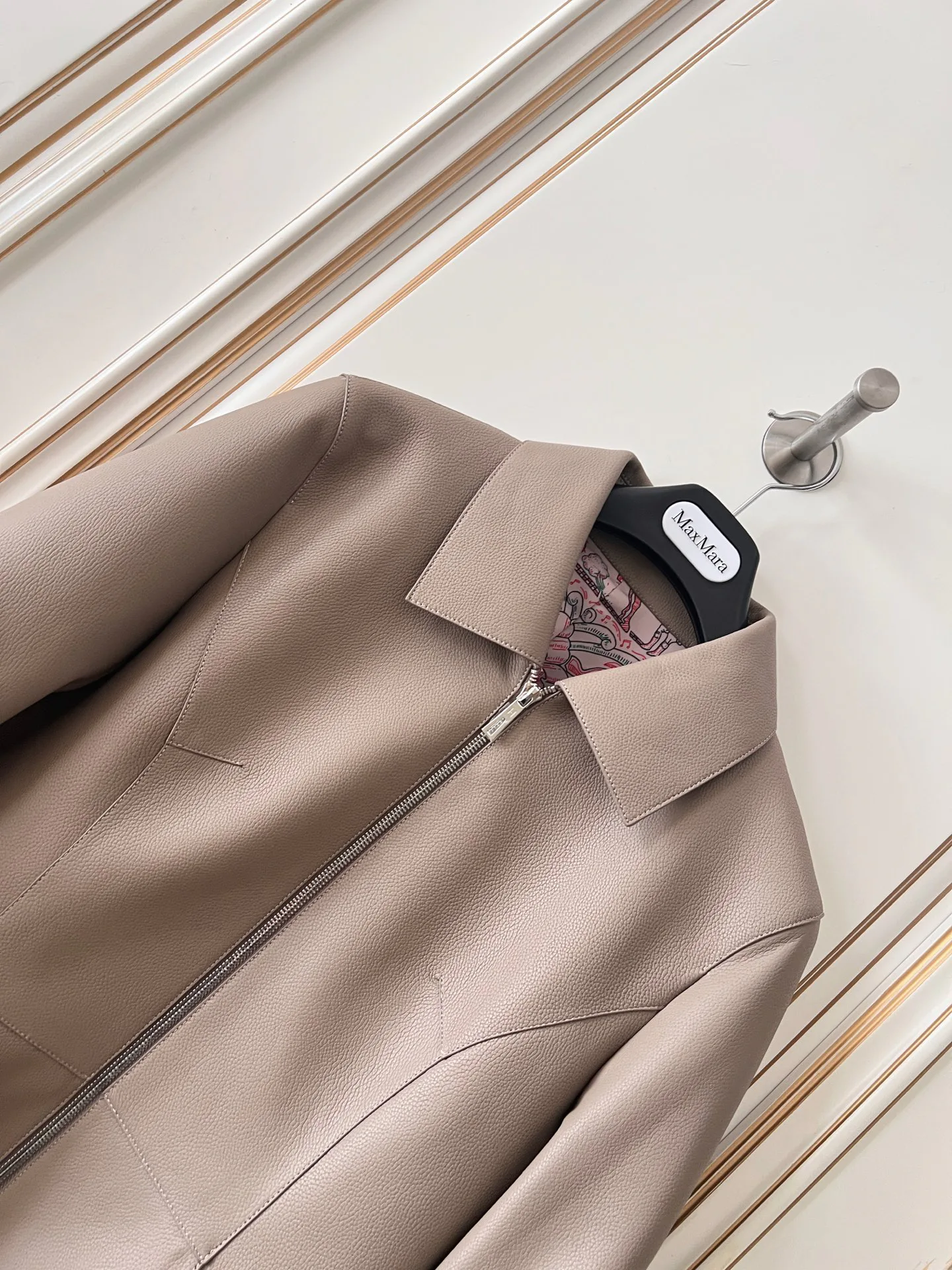 Women's Leather Jackets And Sheepskin Coats HERMES 18017096