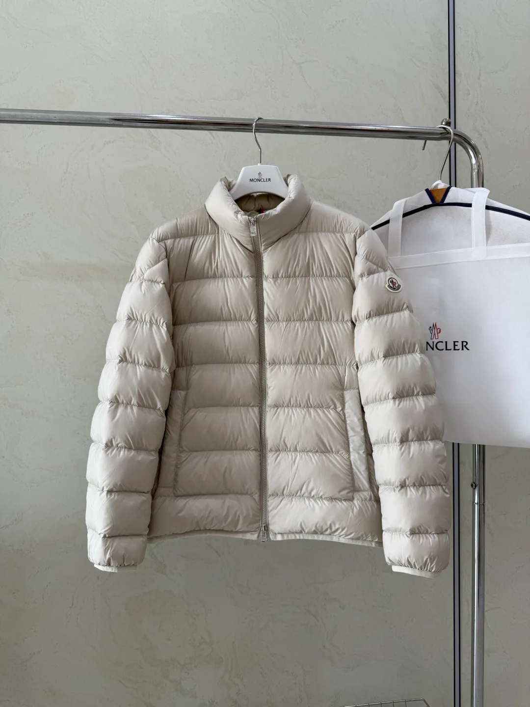 Women's Jackets And Down Jackets MONCLER 18376102