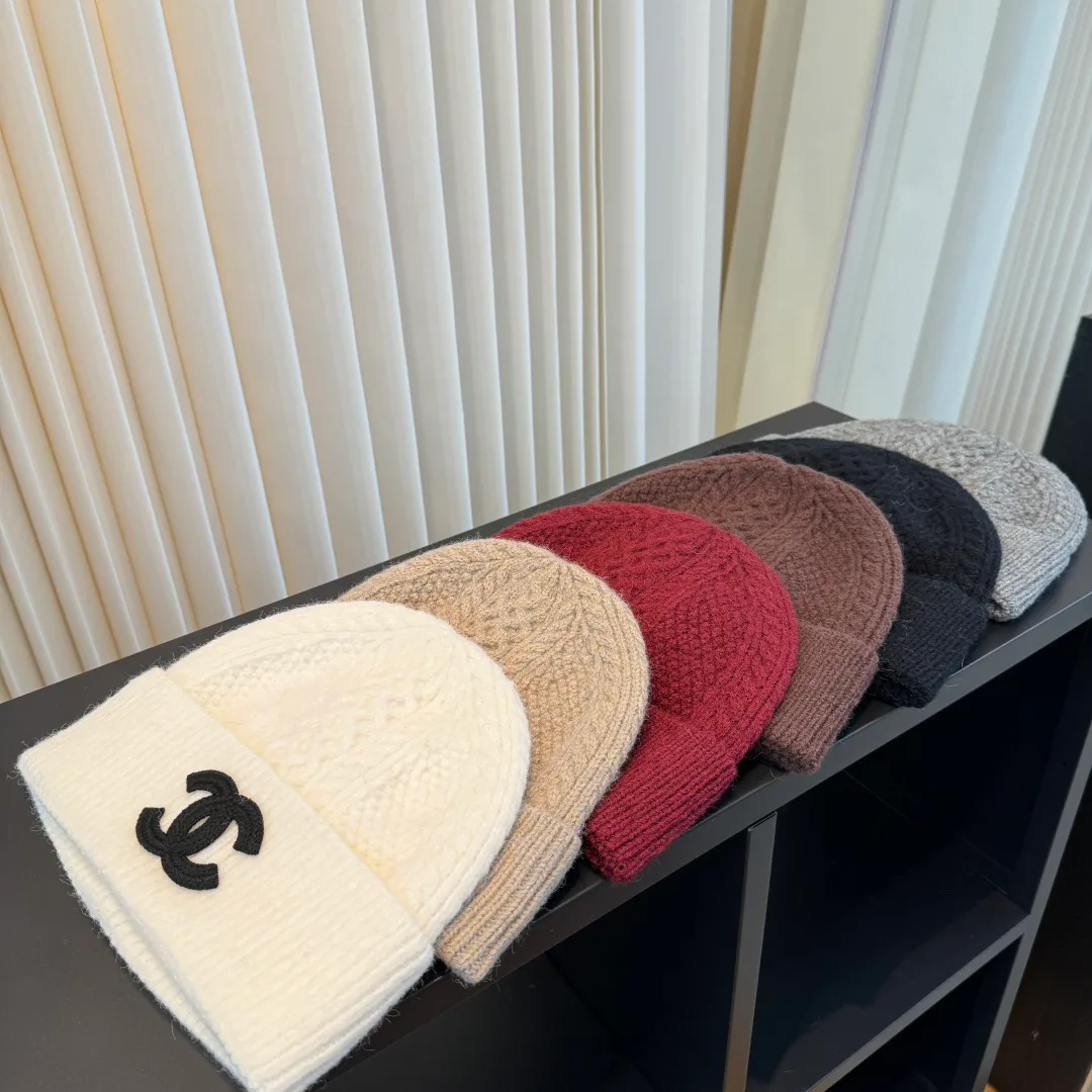 Hats CHANEL 18093252