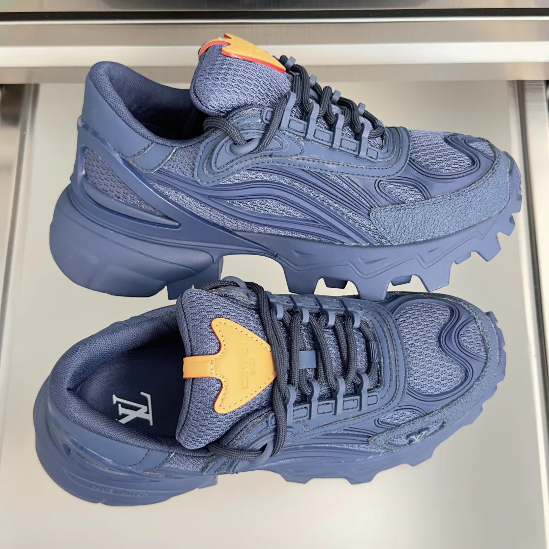 Women's Sneakers LOUIS VUITTON 17950397