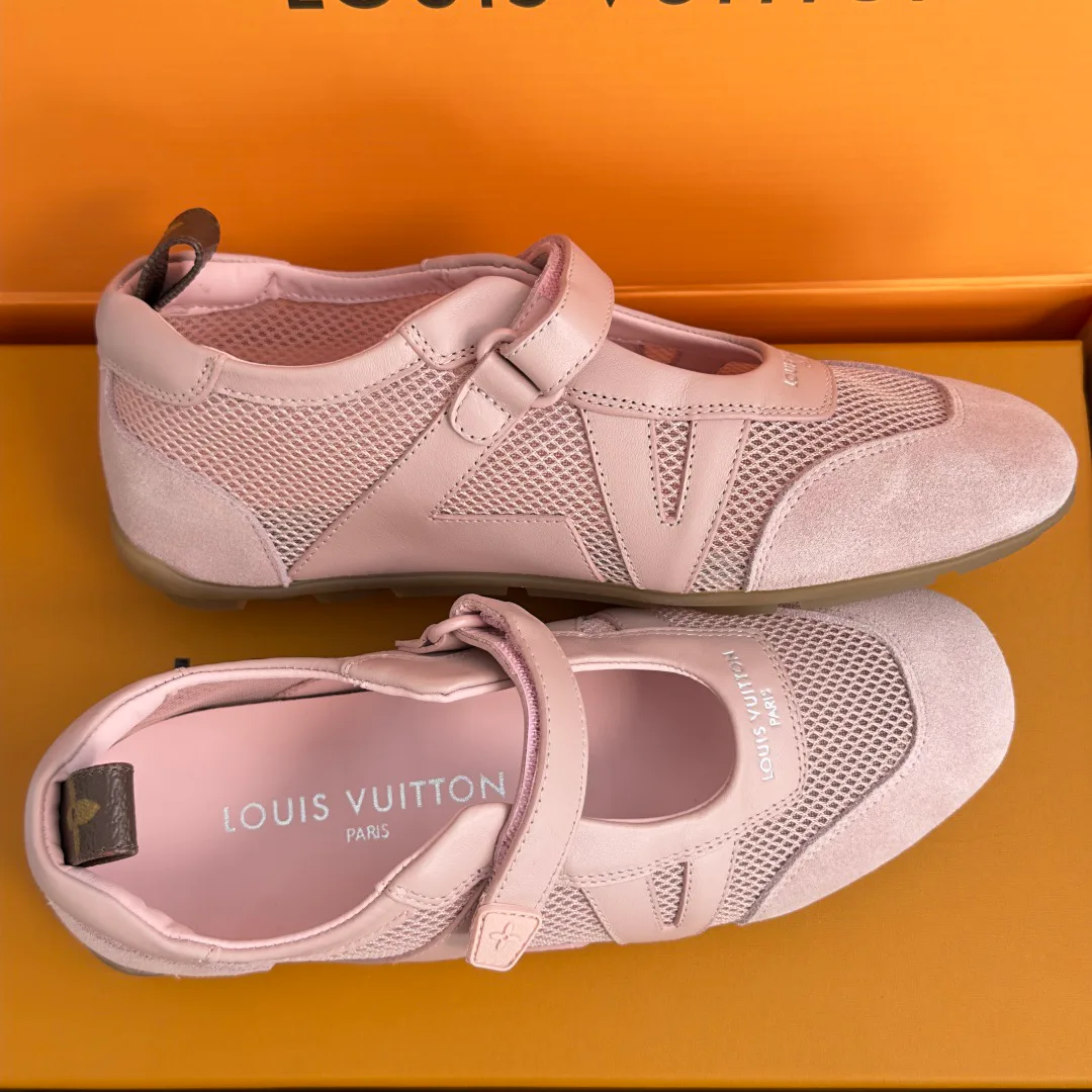 Women's Sneakers LOUIS VUITTON 17950634