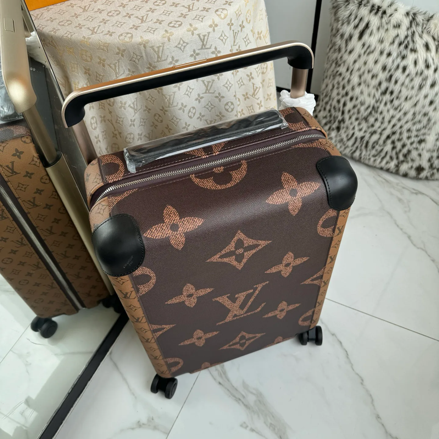 Suitcases LOUIS VUITTON 17801480