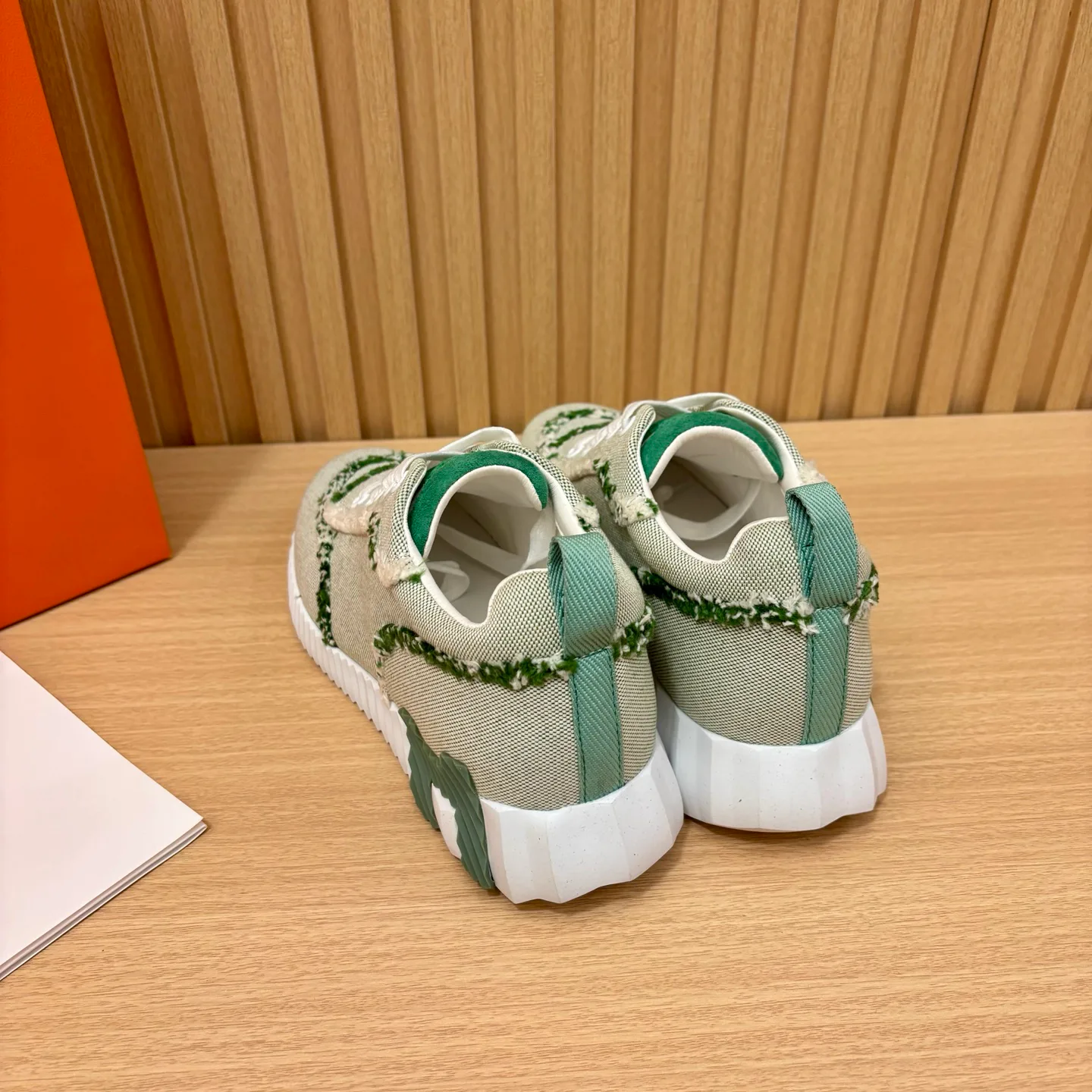 Women's Sneakers LOUIS VUITTON 18387023