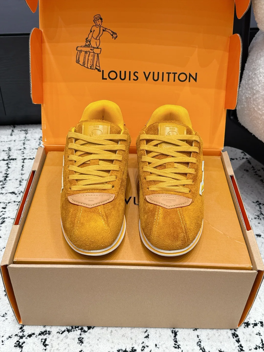 Women's Sneakers LOUIS VUITTON 18406463