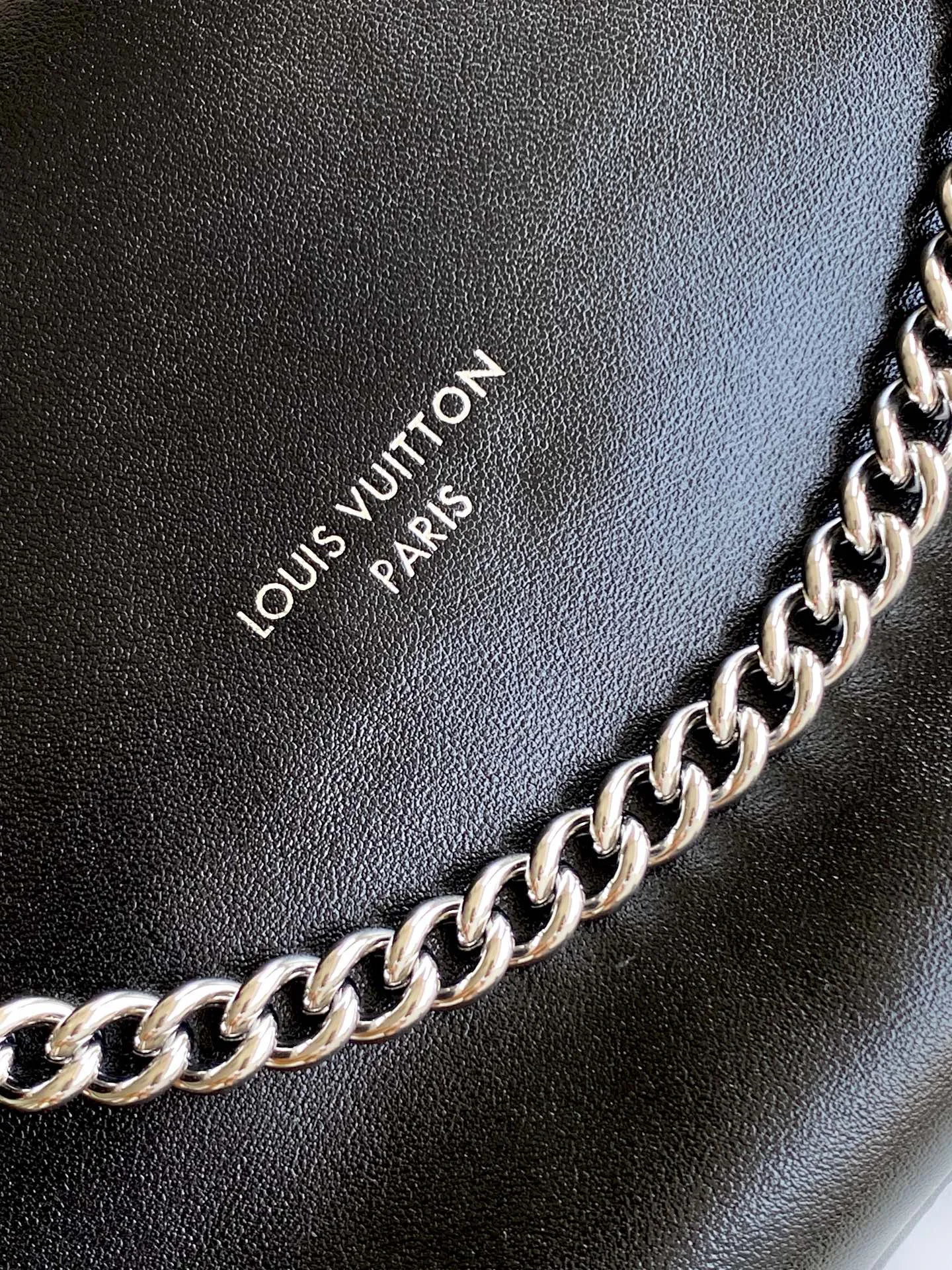 Women's Classic Handbags LOUIS VUITTON 17886750