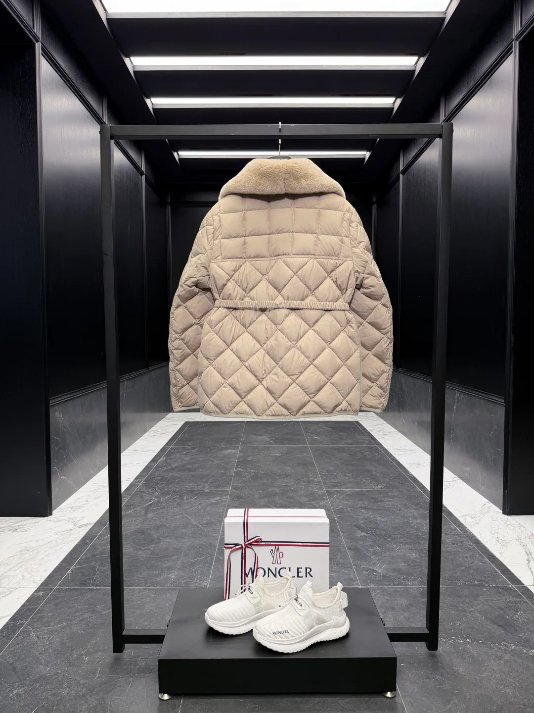 Women's Jackets And Down Jackets MONCLER 17880215