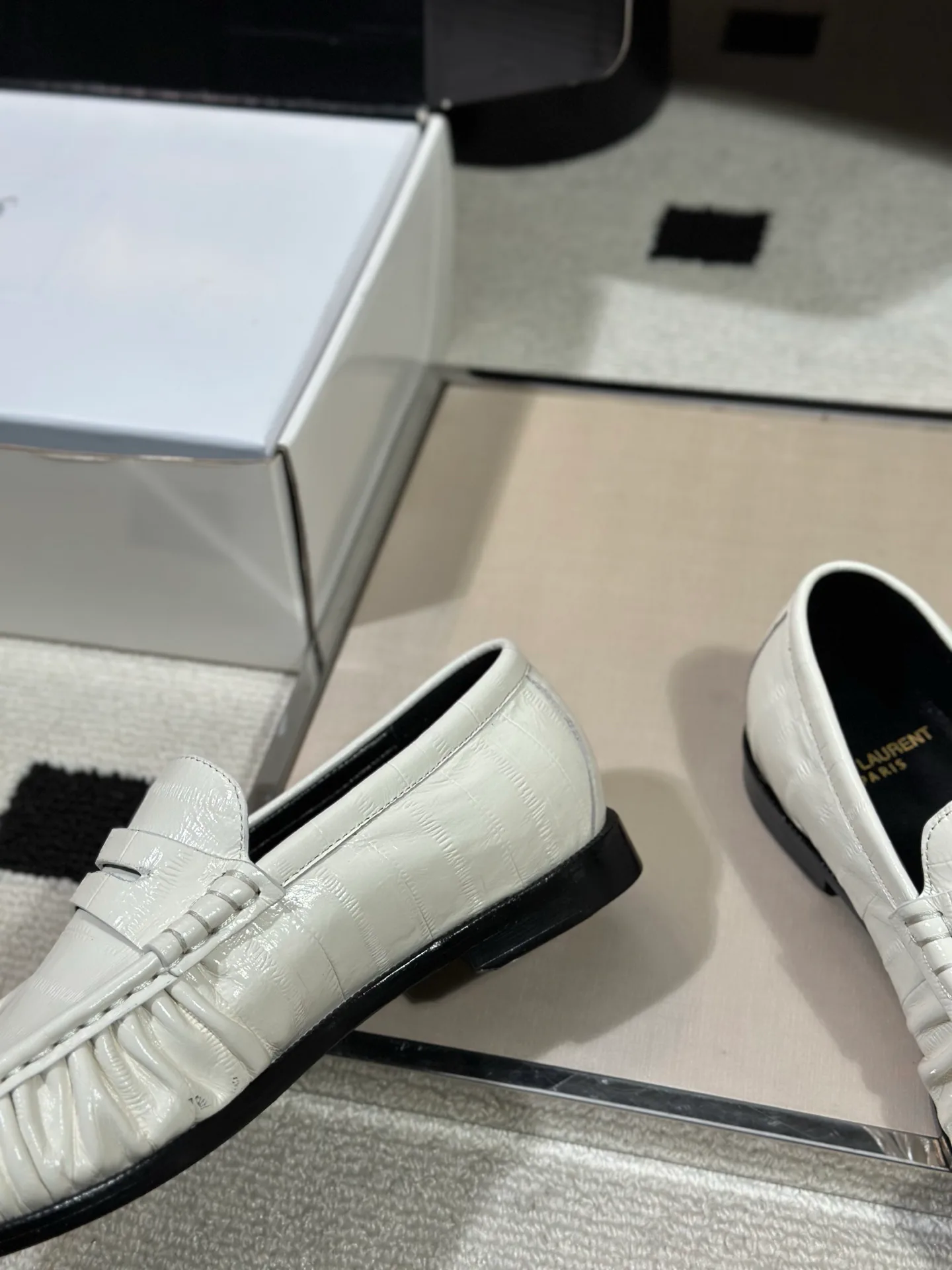 Women's Loafers And Moccasins SAINT LAURENT 18041769