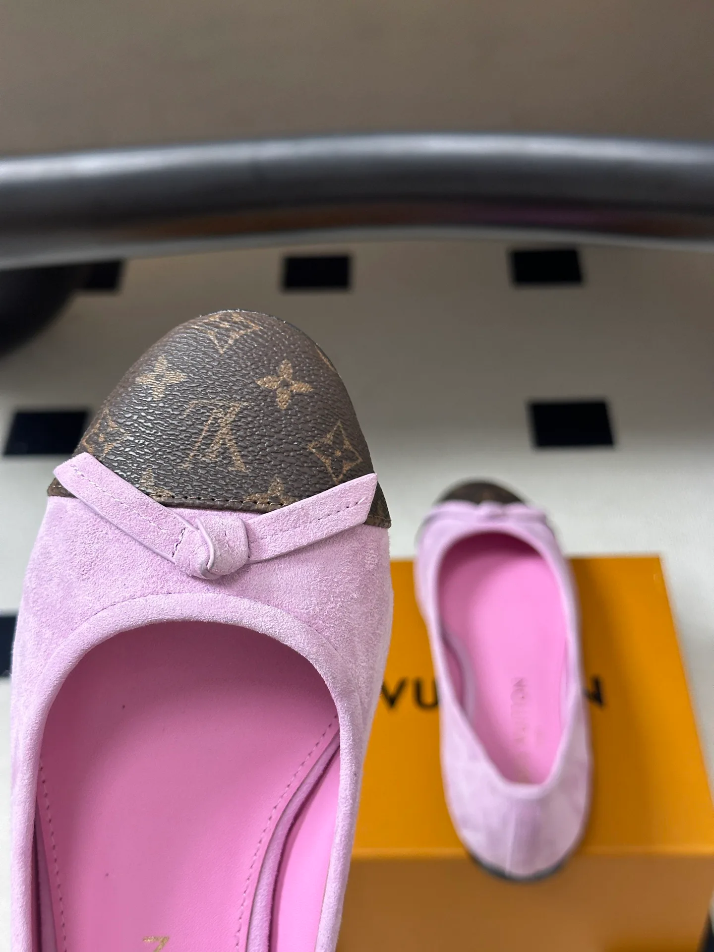 Women's Ballet Flats LOUIS VUITTON 18049408