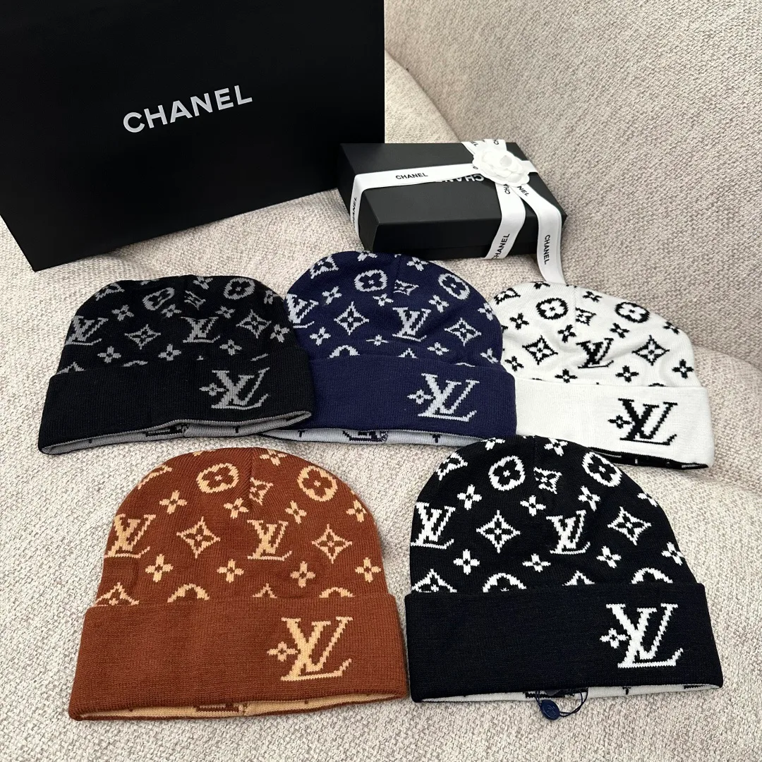 Hats LOUIS VUITTON 18074889