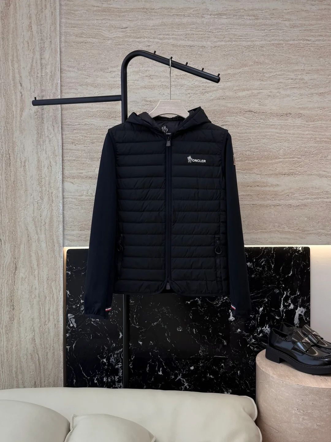 Women's Jackets And Down Jackets MONCLER 18512976