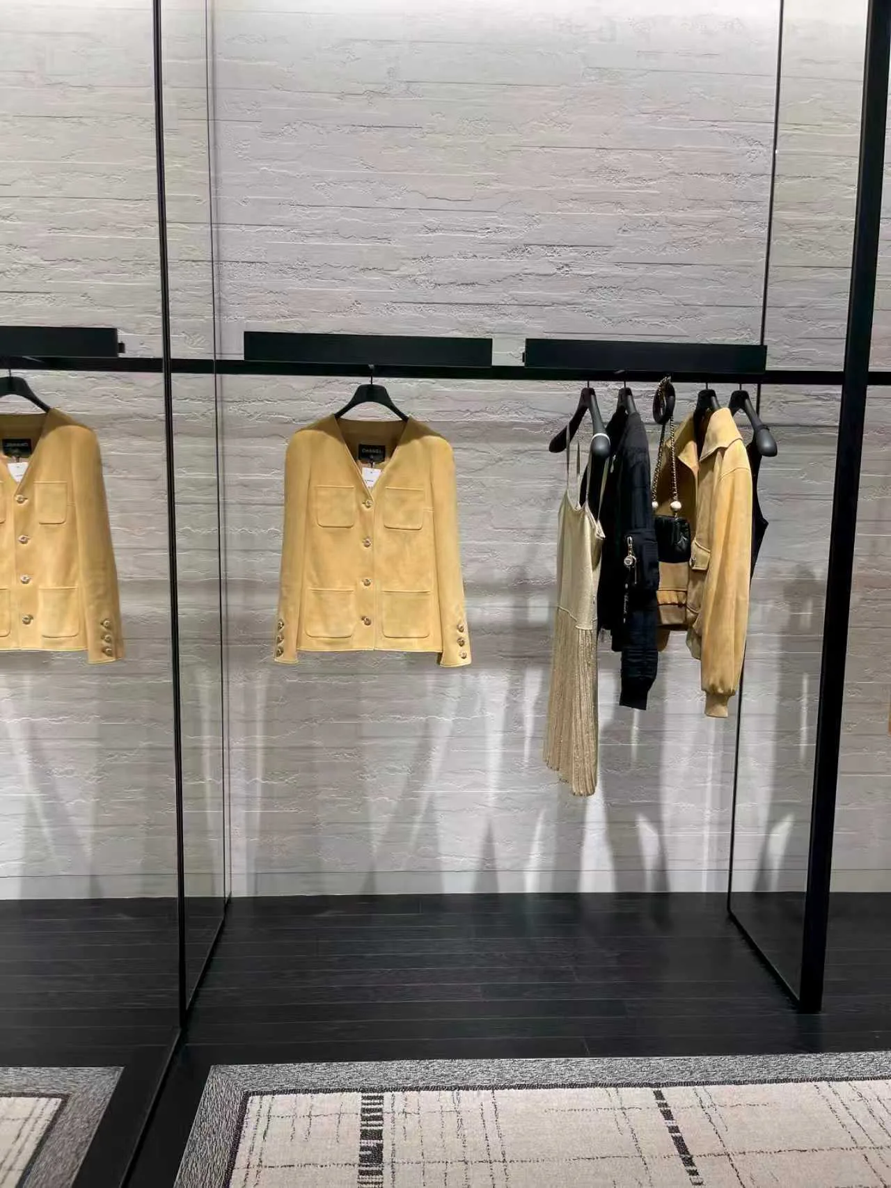 Women's Leather Jackets And Sheepskin Coats CHANEL 18131547
