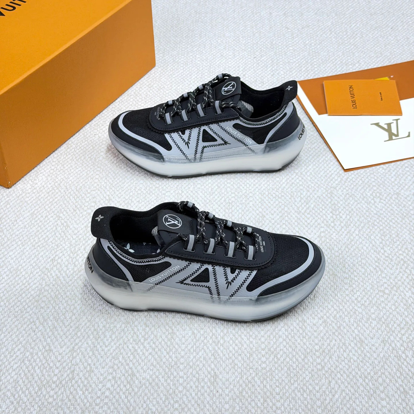 Women's Sneakers LOUIS VUITTON 18265146