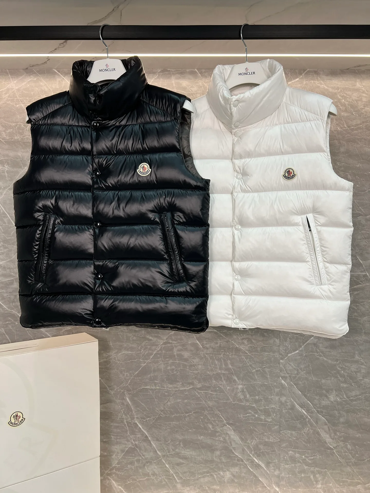 Men's Vests MONCLER 18111358