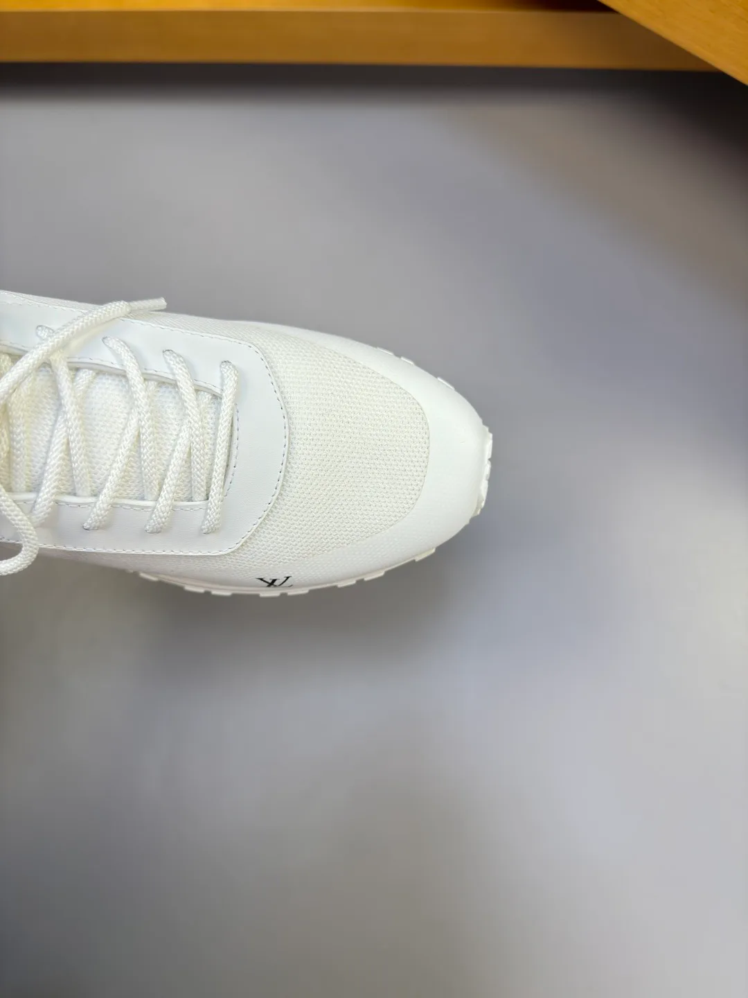 Men's Sneakers LOUIS VUITTON 17955085