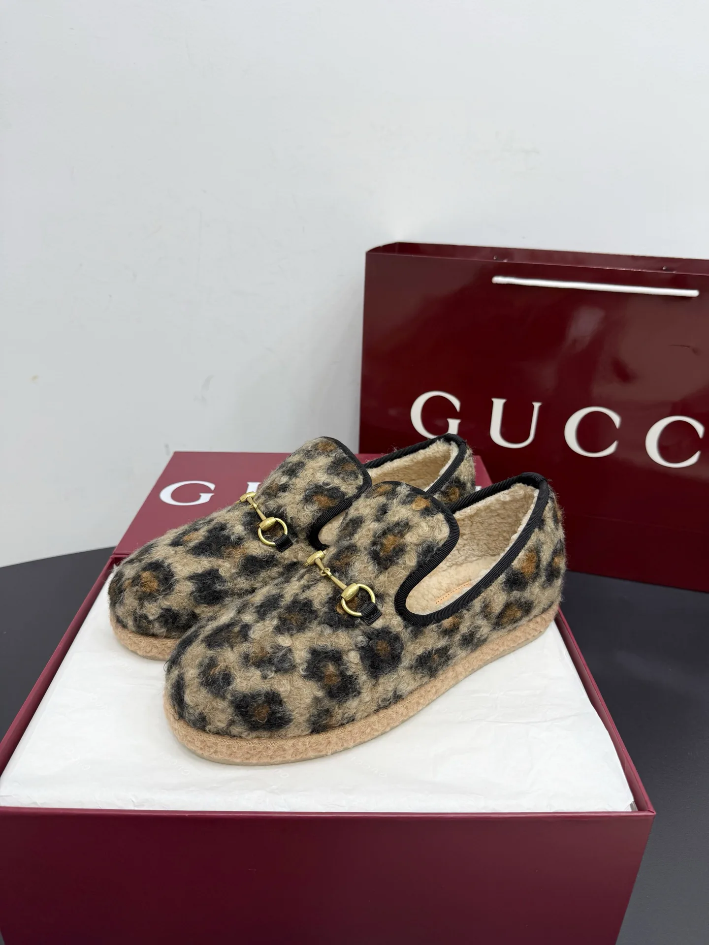 Women's Loafers And Moccasins GUCCI 18393467