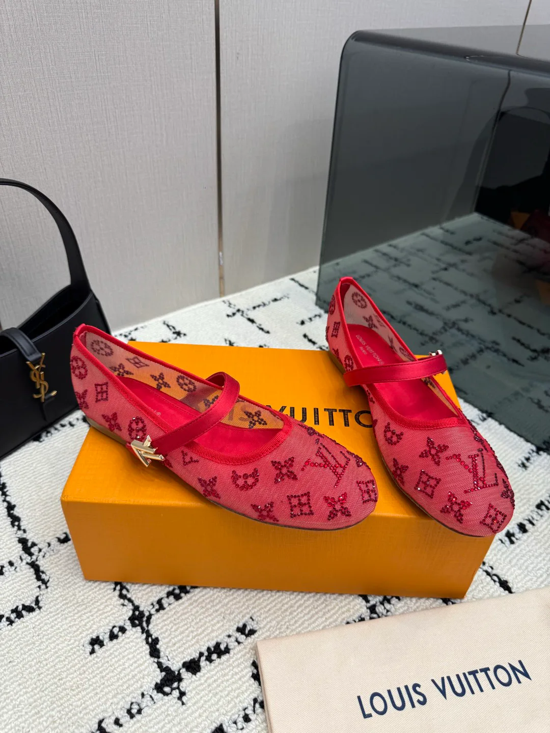 Women's Ballet Flats LOUIS VUITTON 17947018
