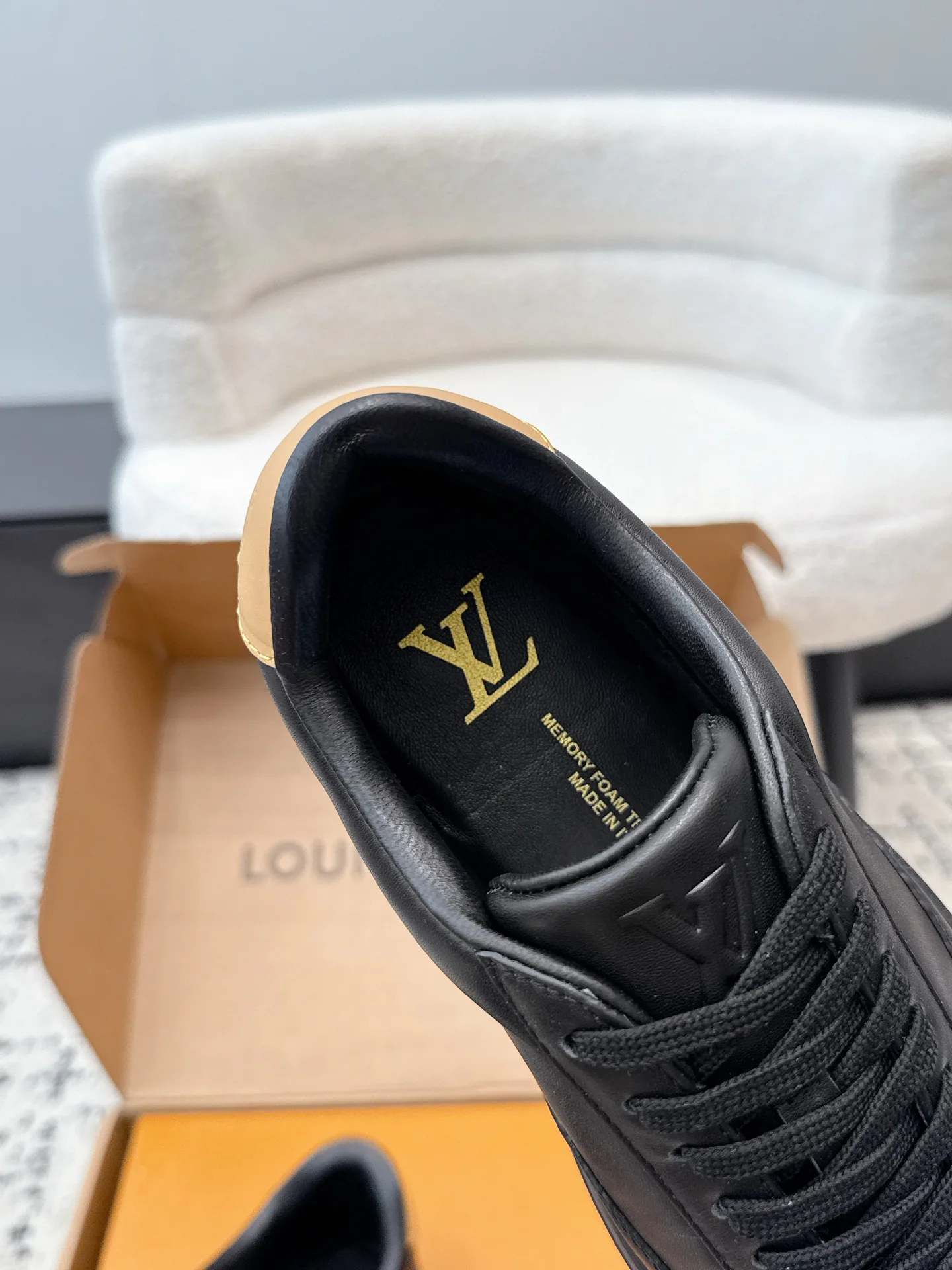 Women's Sneakers LOUIS VUITTON 17615666
