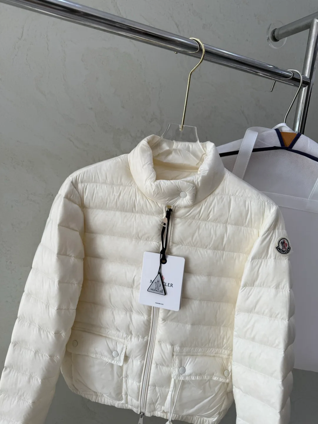 Women's Jackets And Down Jackets MONCLER 18043471